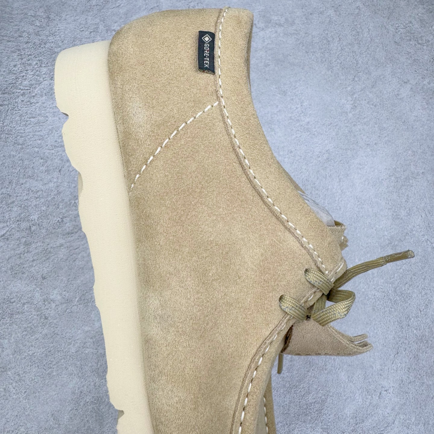  Clarks Originals WALLABEE 其乐时尚复古休闲鞋袋鼠鞋GTX男款时尚复古休闲鞋 卡其色 261792594