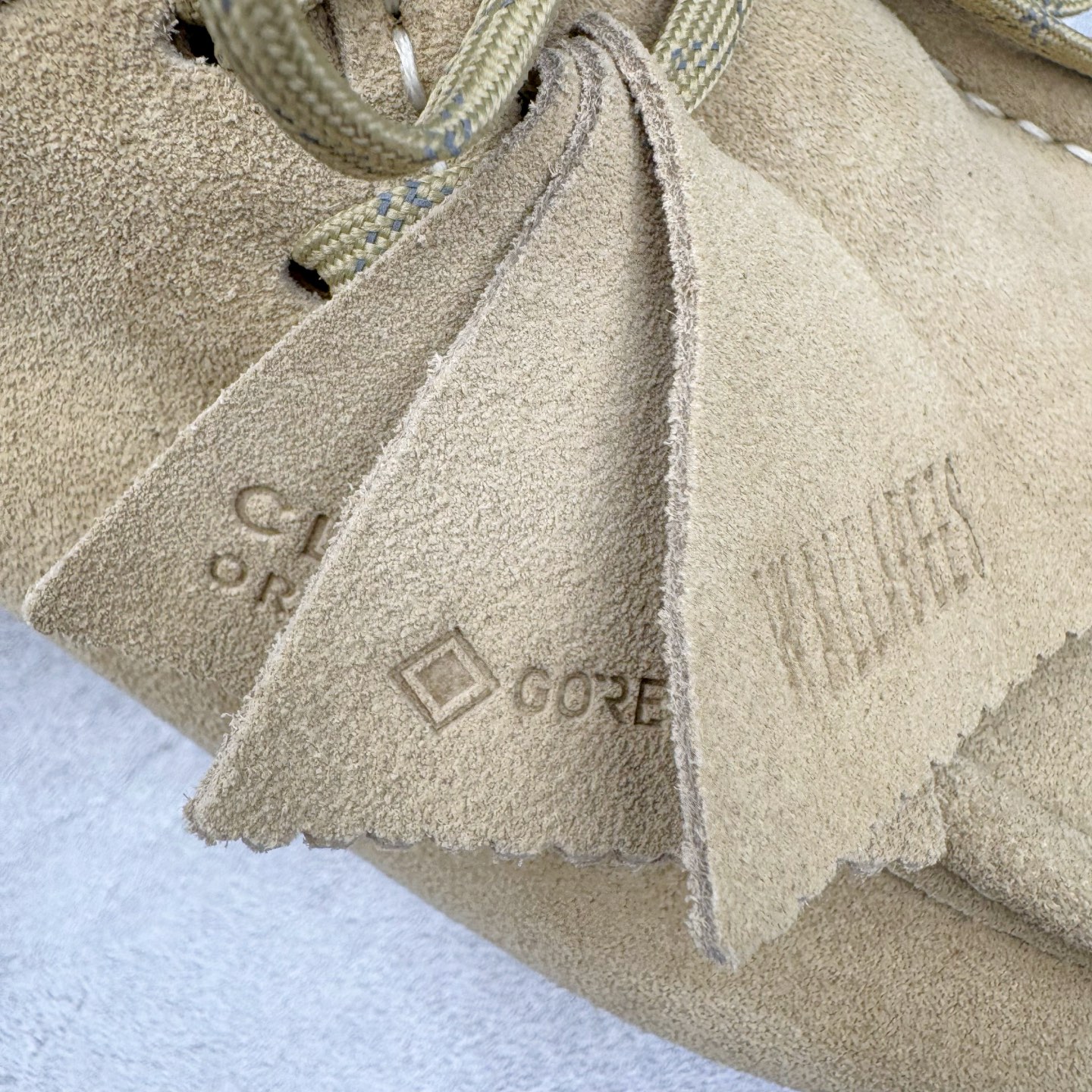  Clarks Originals WALLABEE 其乐时尚复古休闲鞋袋鼠鞋GTX男款时尚复古休闲鞋 卡其色 261792594