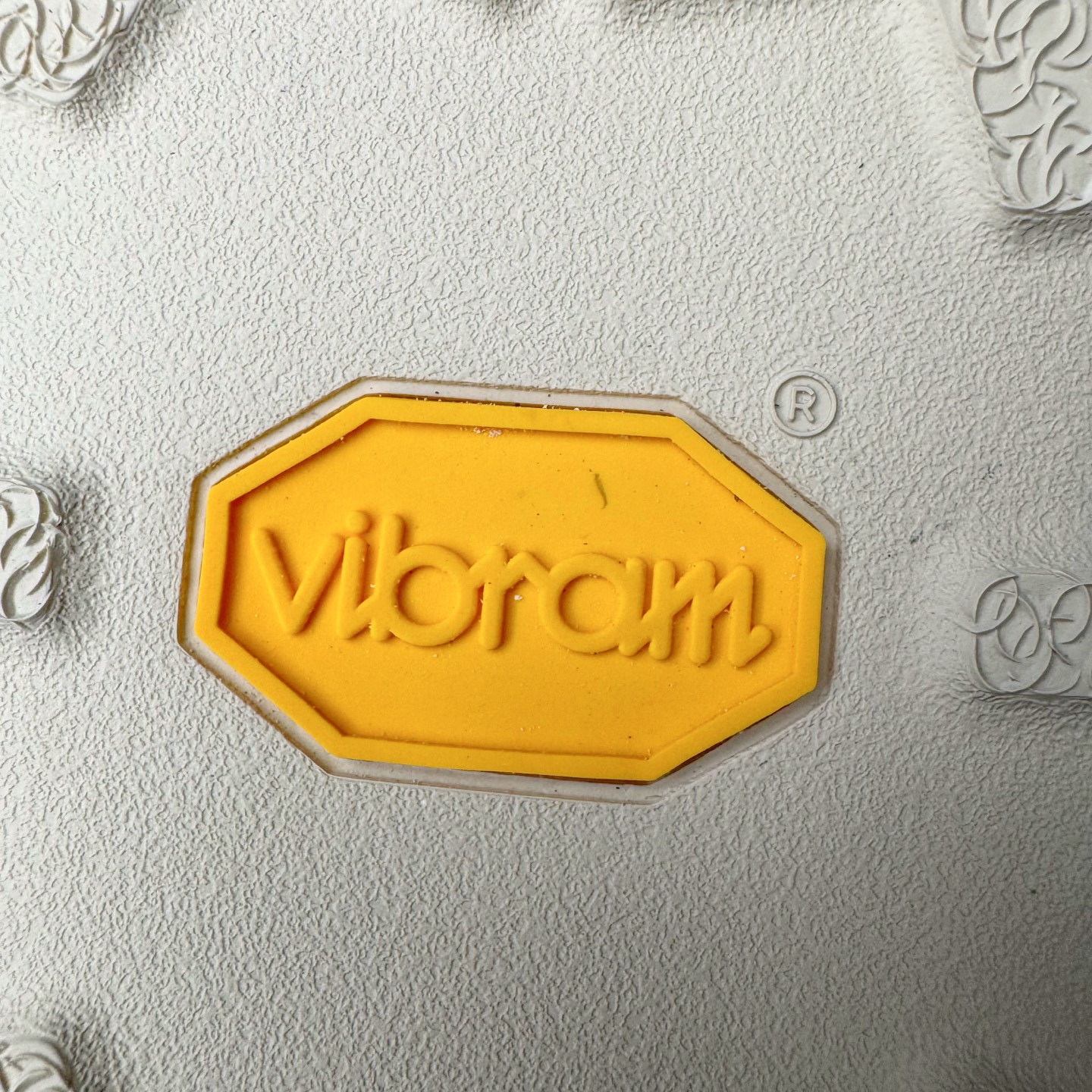  Clarks Originals WALLABEE 其乐时尚复古休闲鞋袋鼠鞋GTX男款时尚复古休闲鞋 卡其色 261792594