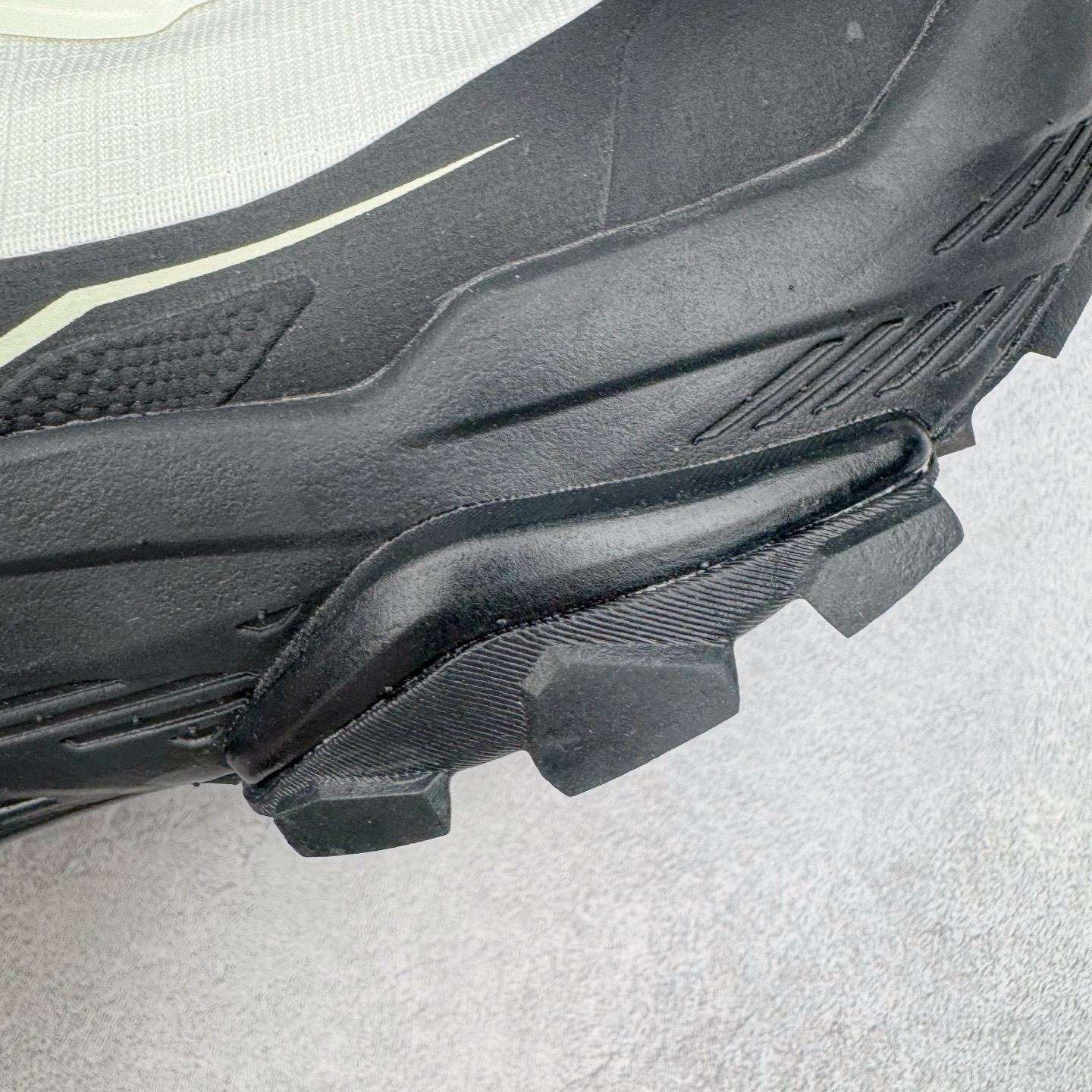  凯乐石 KAILAS FUGA DU BOA 大坡王轻越野徒步 网布TPU减震防滑透气支撑回弹 低帮 超强抓地力登山跑步鞋 男女同款 黑白 KS2433171