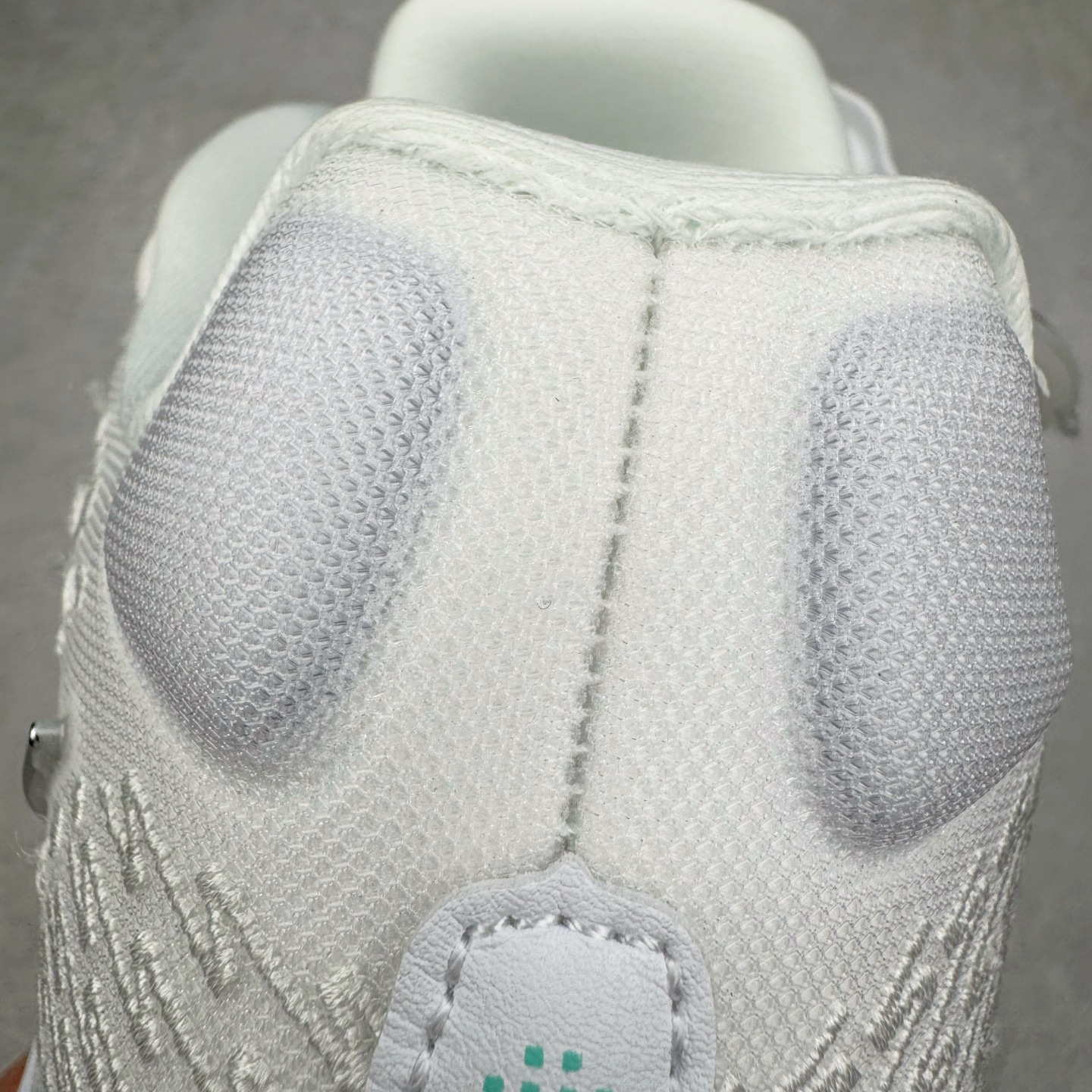 Sabrina 2 Colour Vision 低筒 萨布丽娜二代 前掌扇形zoom  后掌马蹄ZOOM气垫 篮球鞋 波鞋 男鞋  白色FZ1517-101