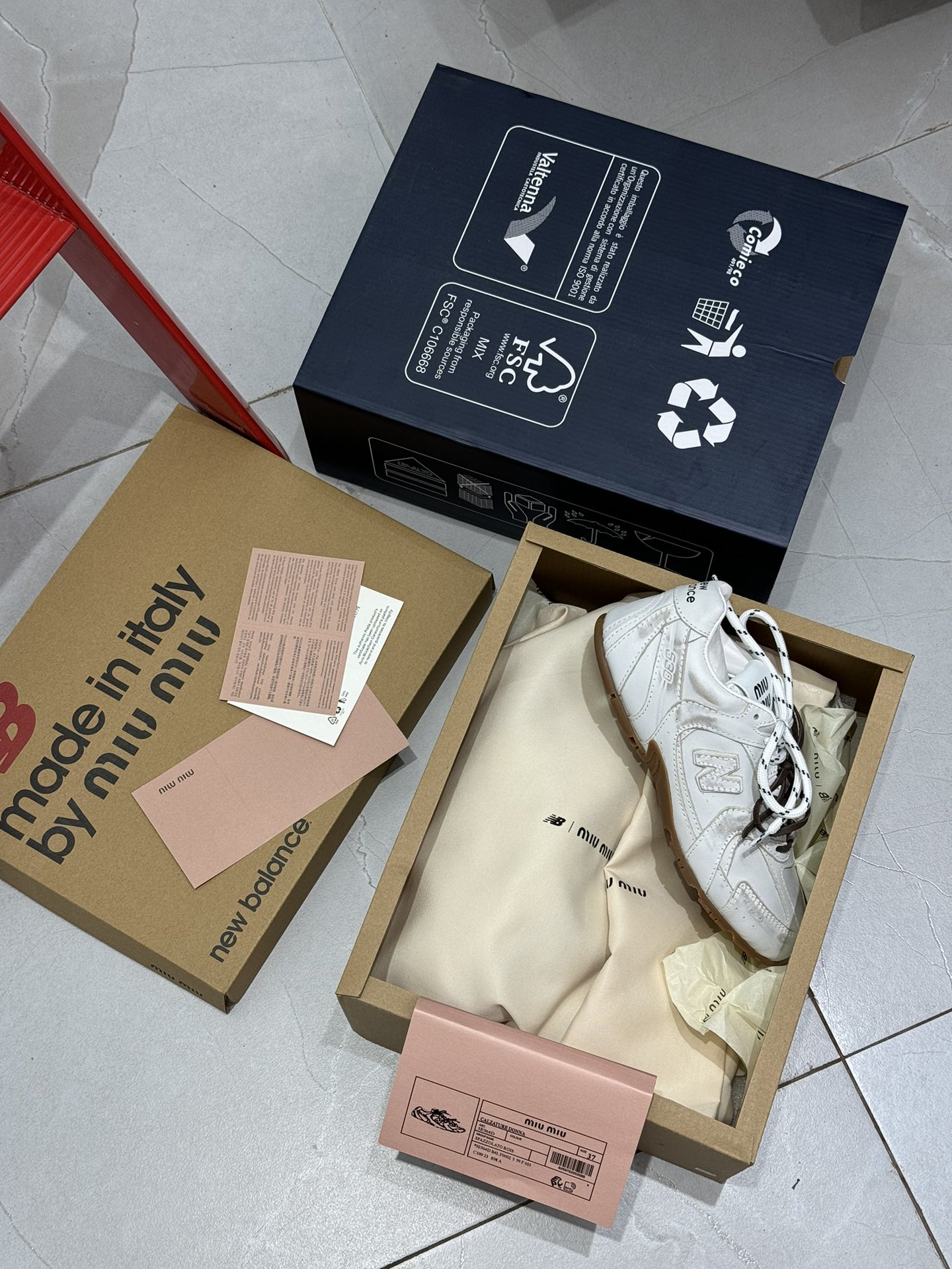 缪缪Miumiu x New Balance NB530 低筒 平底 复古跑鞋 休闲鞋 板鞋 运动鞋  女鞋 波鞋  白色 5E165E_3F33_F0009_F_D005