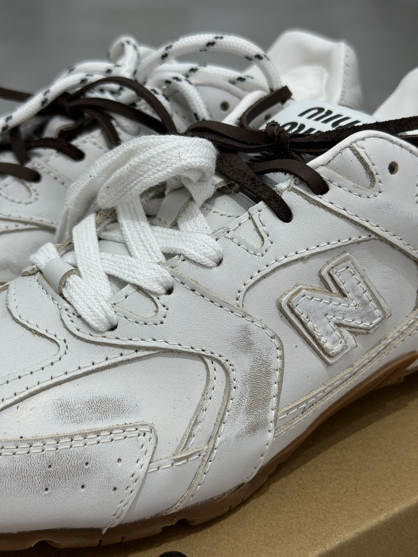 缪缪Miumiu x New Balance NB530 低筒 平底 复古跑鞋 休闲鞋 板鞋 运动鞋  女鞋 波鞋  白色 5E165E_3F33_F0009_F_D005