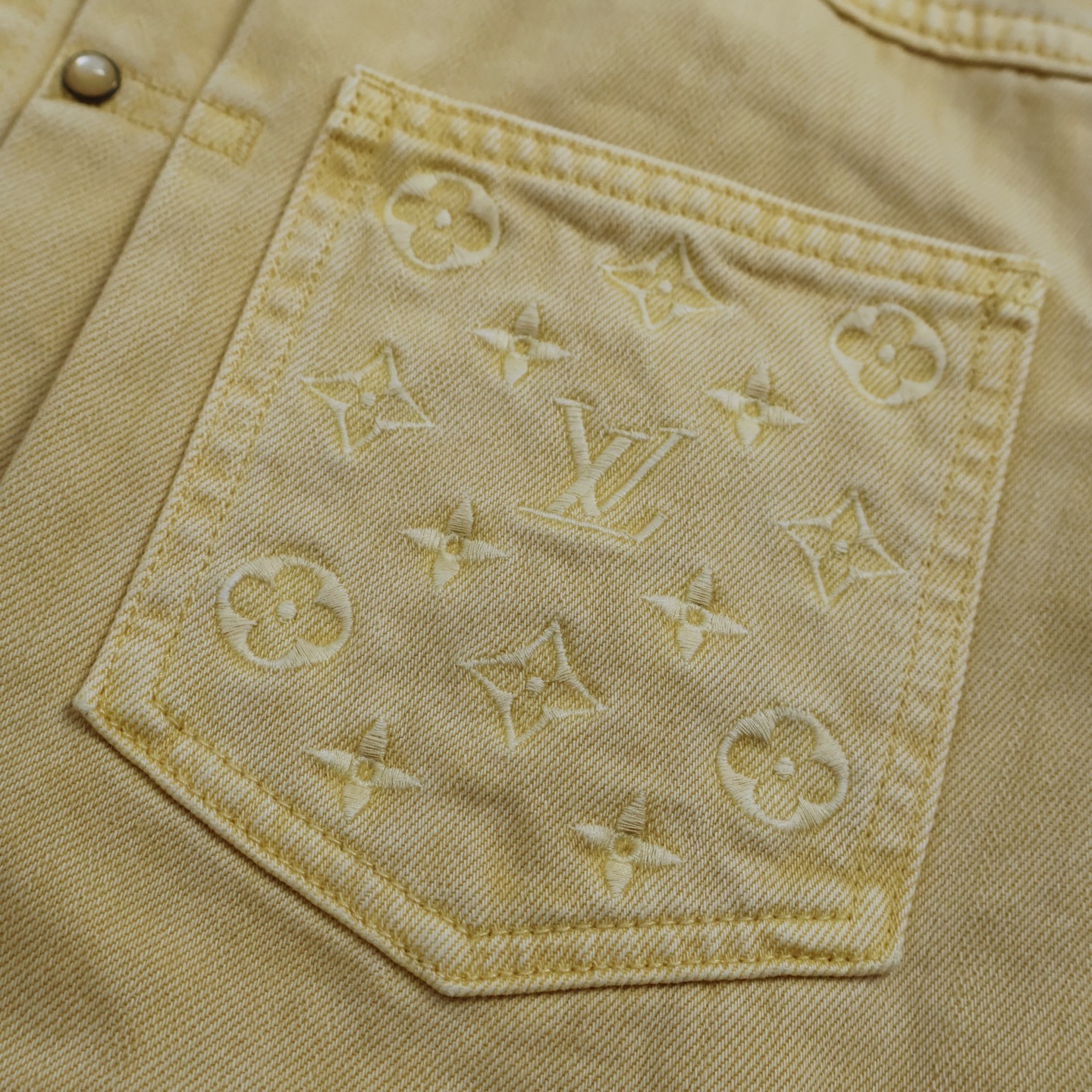 LOUIS VUITTON 路易威登  LV 压花浮雕口袋  牛仔 外套 夹克 卫衣 长袖 淡黄色 1AHUXX