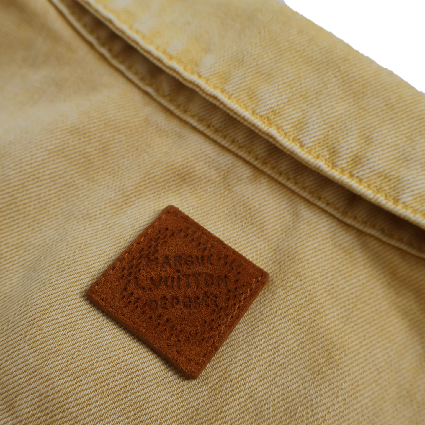 LOUIS VUITTON 路易威登  LV 压花浮雕口袋  牛仔 外套 夹克 卫衣 长袖 淡黄色 1AHUXX