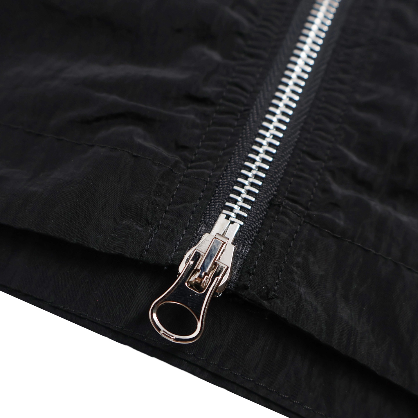 STONEISLAND SS25 Nylon Metal 石头岛 袖标 金属尼龙系列 纯色徽标贴片翻领单口袋拉链长袖夹克外套 男款 黑色B5 K1S151200005S0019V0029