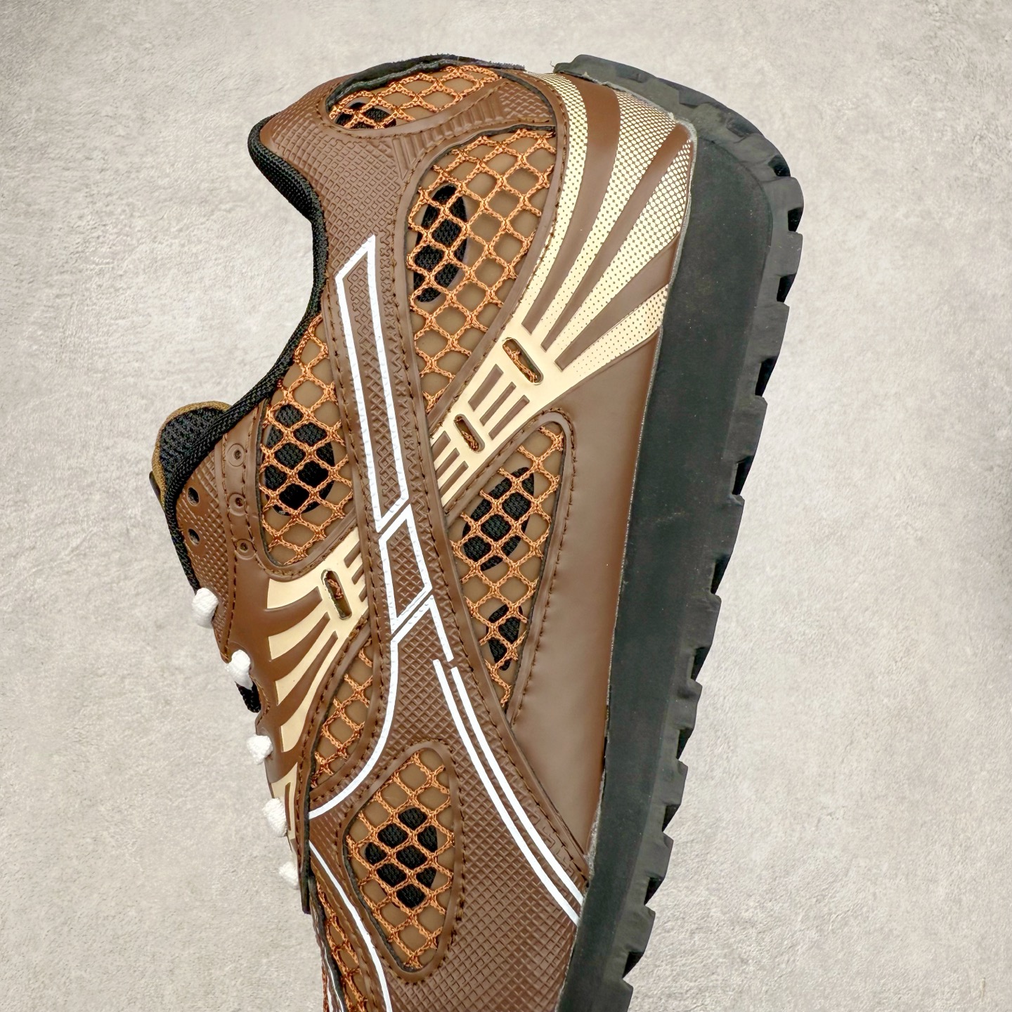 BV Orbit Runner 葆蝶 低筒 时尚舒适 老爹鞋 生活休闲鞋 板鞋 波鞋 棕色B5 816635V55B02419