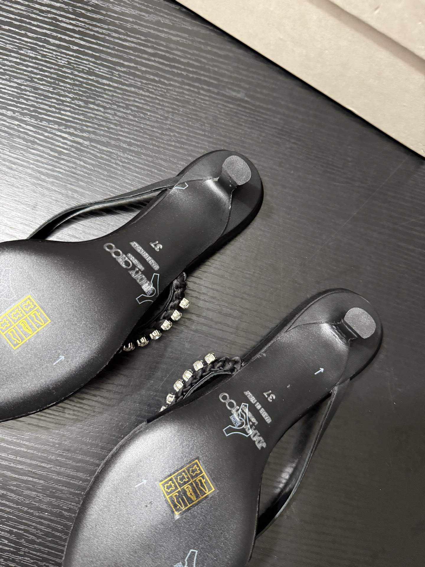 JIMMY CHOO JC  水晶 夹脚高跟 人字拖鞋 女士休闲鞋  女款 3.5CM 黑色B5 DILA35GZM