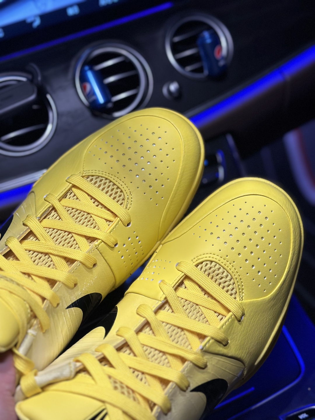 灭世MAX Kobe 4 CHBL 低筒 前后气垫  篮球 鞋 波鞋 街道休闲鞋 实战 男生球鞋  黄色耐高 IH0587-700