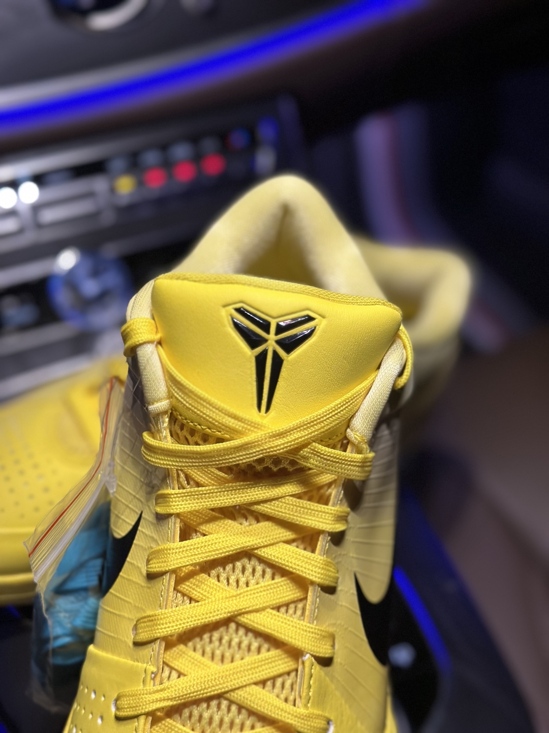 灭世MAX Kobe 4 CHBL 低筒 前后气垫  篮球 鞋 波鞋 街道休闲鞋 实战 男生球鞋  黄色耐高 IH0587-700