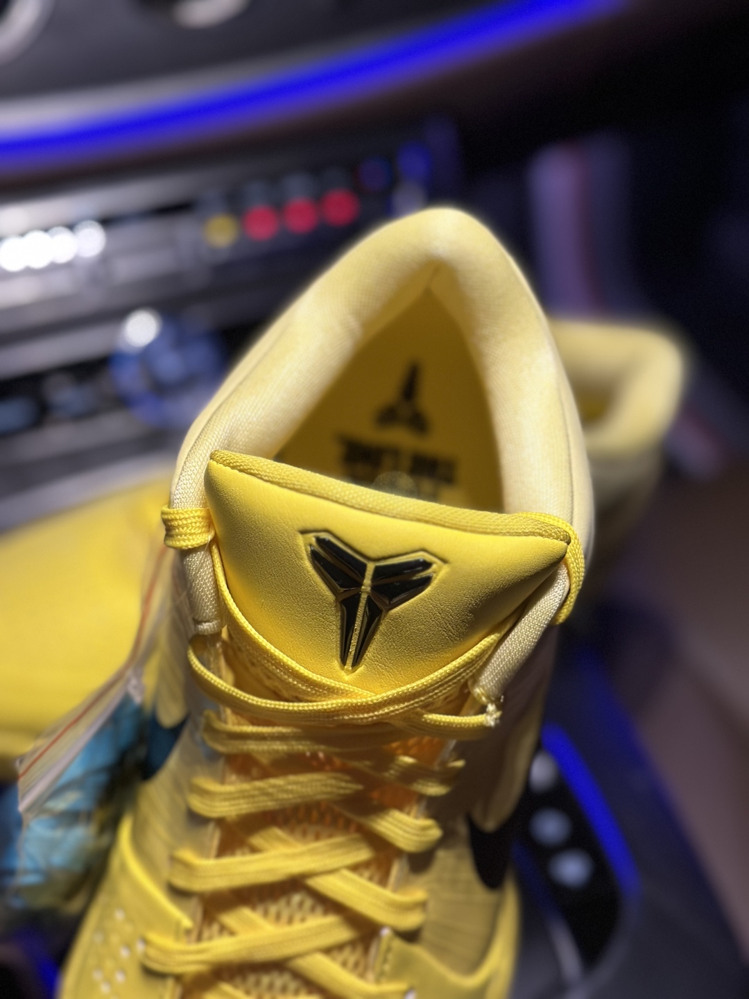 灭世MAX Kobe 4 CHBL 低筒 前后气垫  篮球 鞋 波鞋 街道休闲鞋 实战 男生球鞋  黄色耐高 IH0587-700