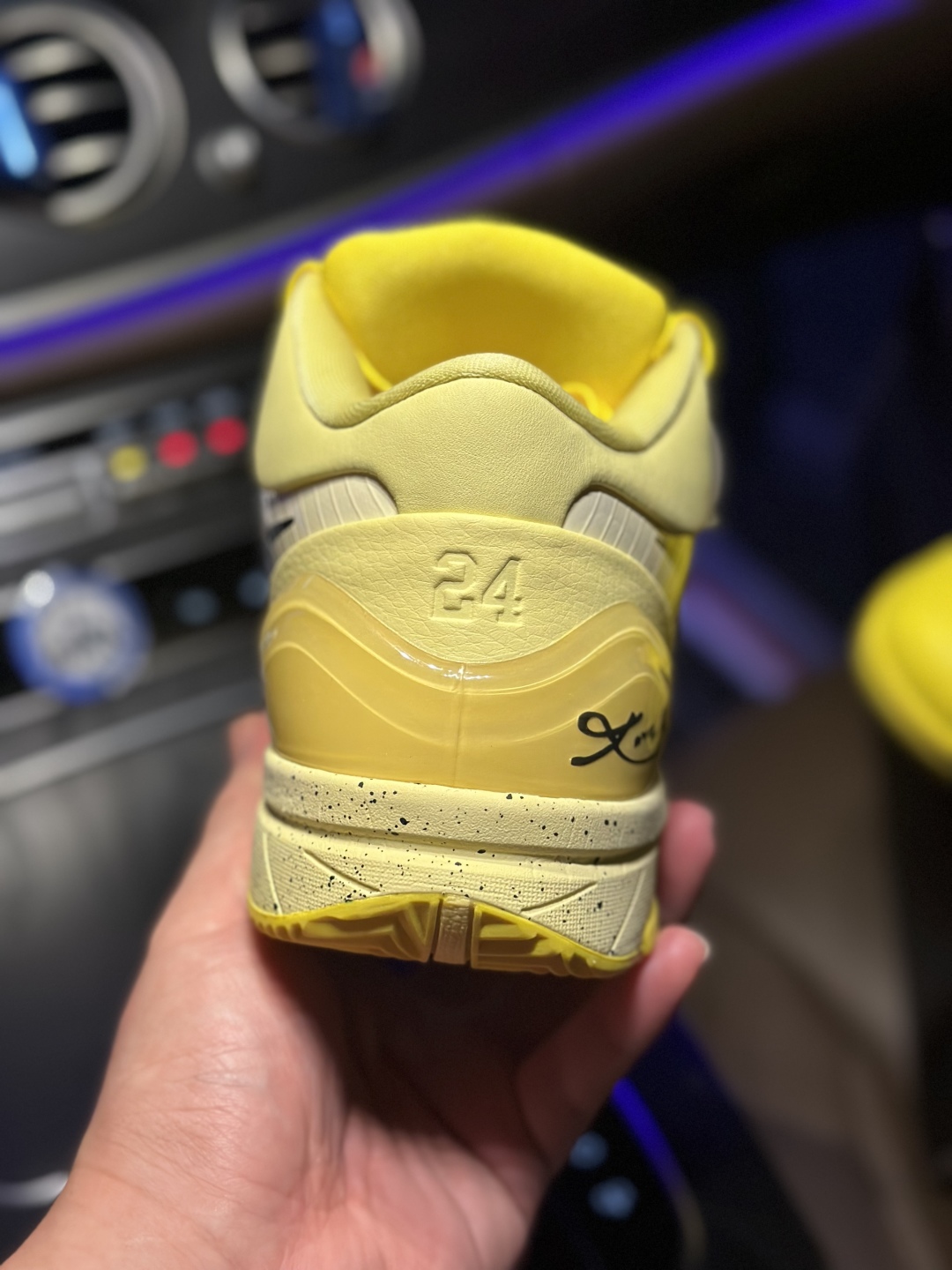 灭世MAX Kobe 4 CHBL 低筒 前后气垫  篮球 鞋 波鞋 街道休闲鞋 实战 男生球鞋  黄色耐高 IH0587-700