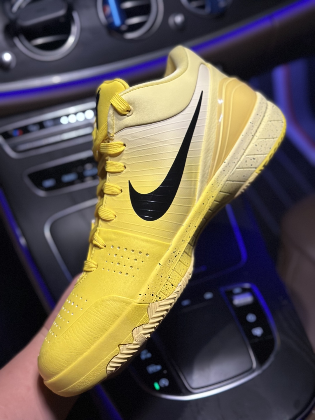 灭世MAX Kobe 4 CHBL 低筒 前后气垫  篮球 鞋 波鞋 街道休闲鞋 实战 男生球鞋  黄色耐高 IH0587-700