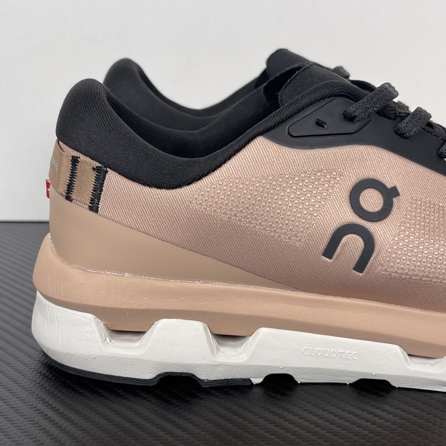  0n昂跑 Cloudzone 低筒 时尚舒适防滑耐磨  波鞋 跑步鞋 女款 男款  棕色