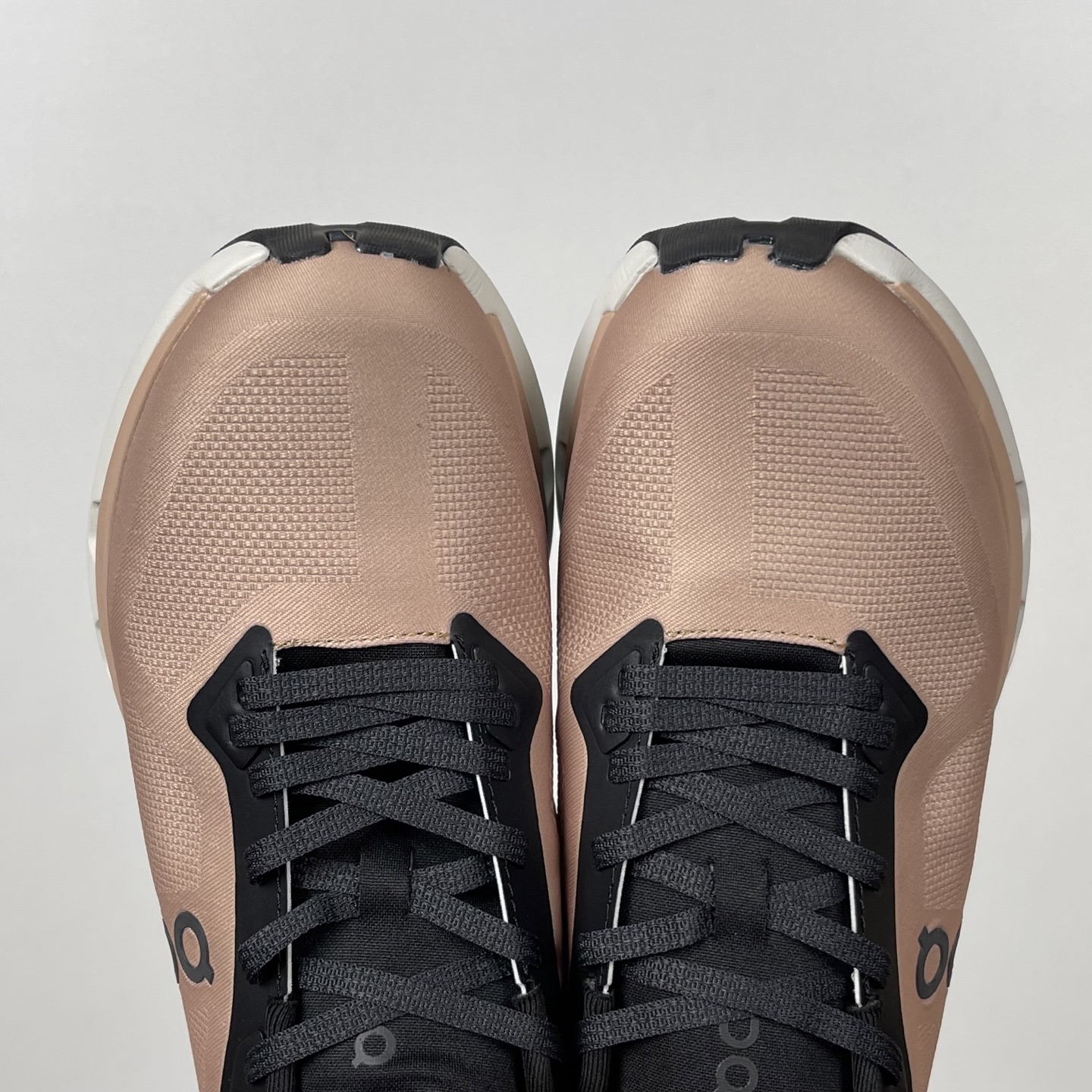  0n昂跑 Cloudzone 低筒 时尚舒适防滑耐磨  波鞋 跑步鞋 女款 男款  棕色