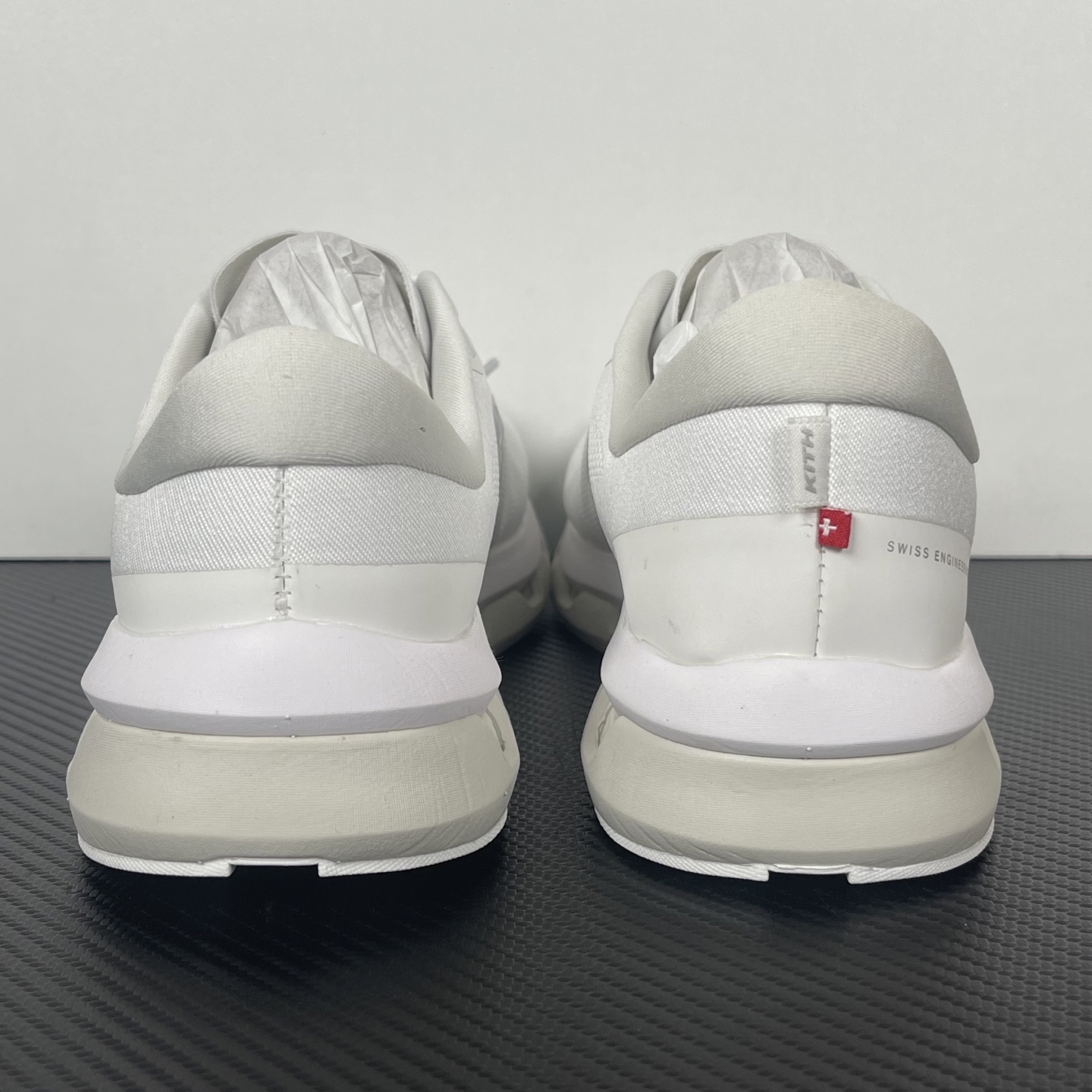 KITH 0n昂跑 Cloudzone 低筒 时尚舒适防滑耐磨  波鞋 跑步鞋 女款 男款 白色B0 3MF11130202