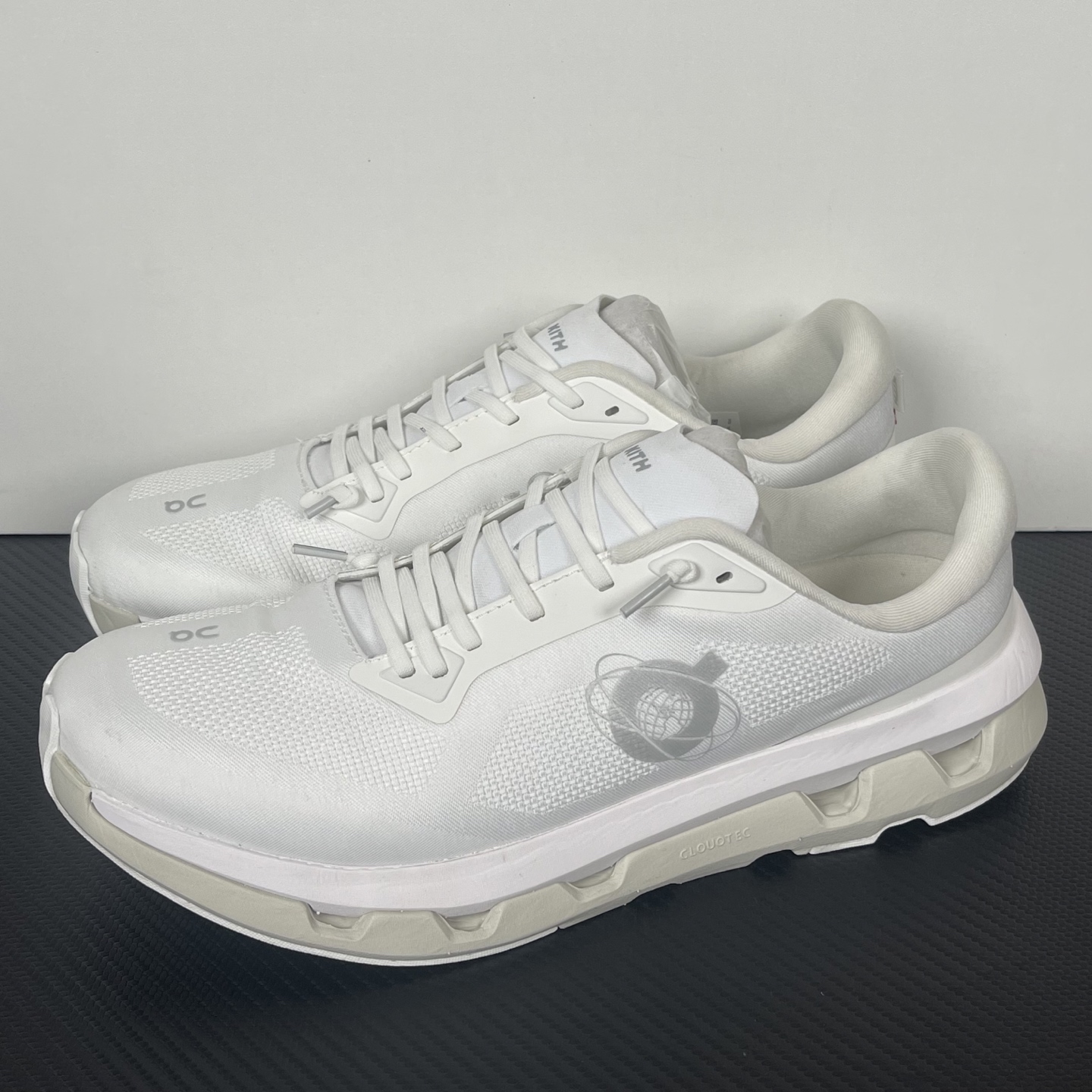 KITH 0n昂跑 Cloudzone 低筒 时尚舒适防滑耐磨  波鞋 跑步鞋 女款 男款 白色B0 3MF11130202