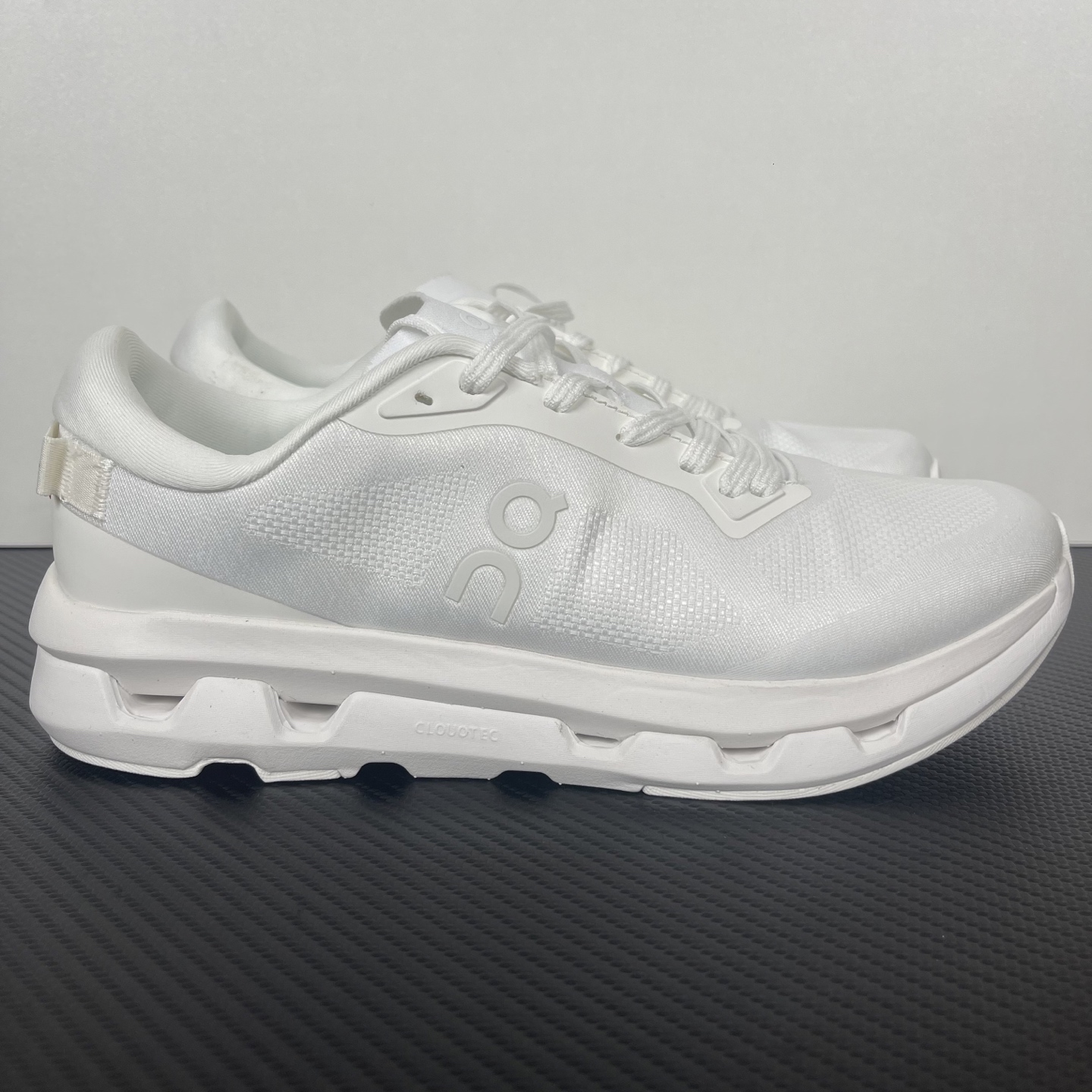 0n昂跑 Cloudzone 低筒 时尚舒适防滑耐磨  波鞋 跑步鞋 女款 男款 白色B0 3MF10081200