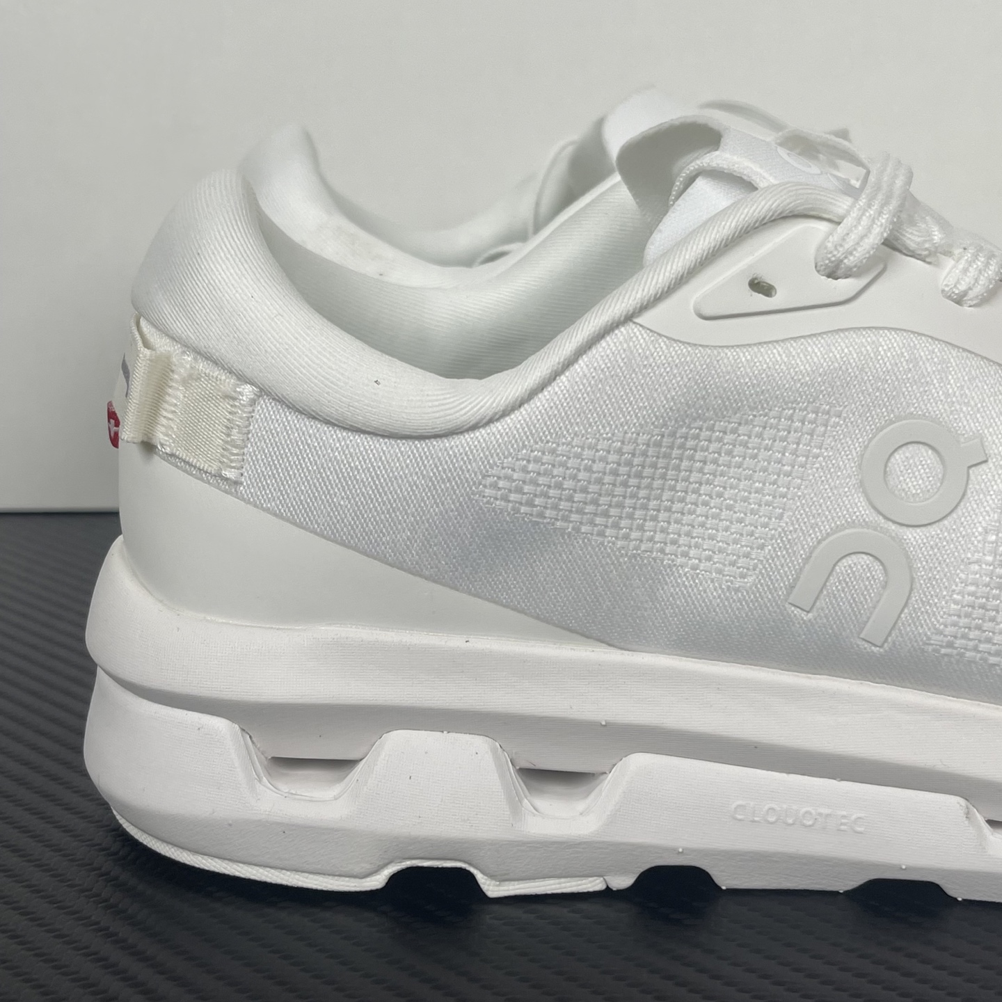 0n昂跑 Cloudzone 低筒 时尚舒适防滑耐磨  波鞋 跑步鞋 女款 男款 白色B0 3MF10081200