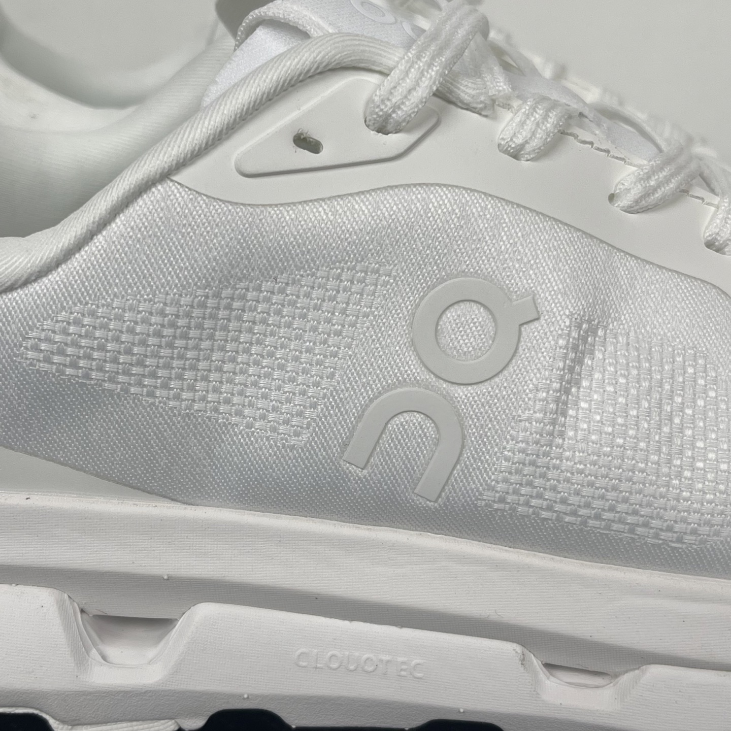 0n昂跑 Cloudzone 低筒 时尚舒适防滑耐磨  波鞋 跑步鞋 女款 男款 白色B0 3MF10081200