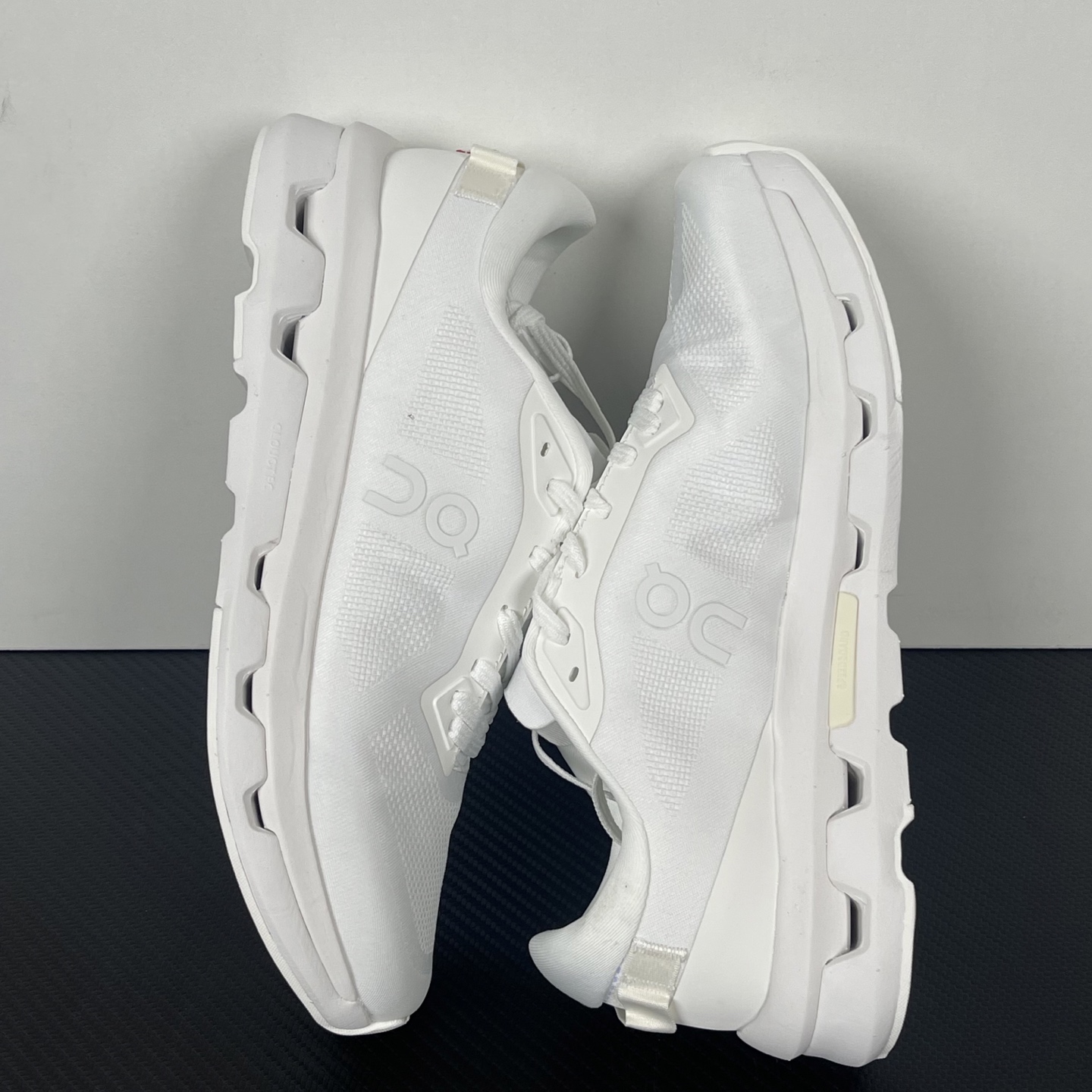 0n昂跑 Cloudzone 低筒 时尚舒适防滑耐磨  波鞋 跑步鞋 女款 男款 白色B0 3MF10081200