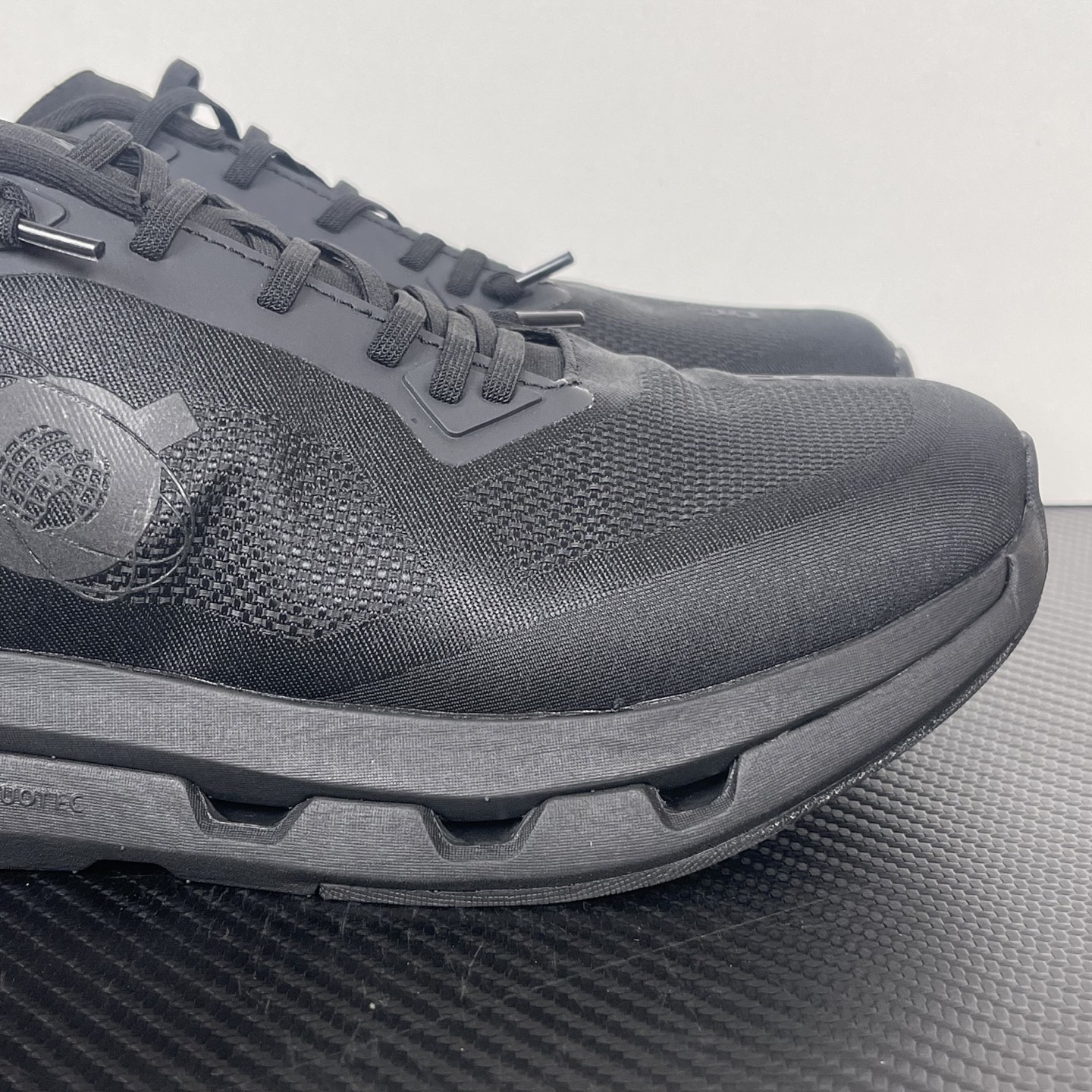  KITH 0n昂跑 Cloudzone 低筒 时尚舒适防滑耐磨  波鞋 跑步鞋 女款 男款 黑色B0 3MF11130485