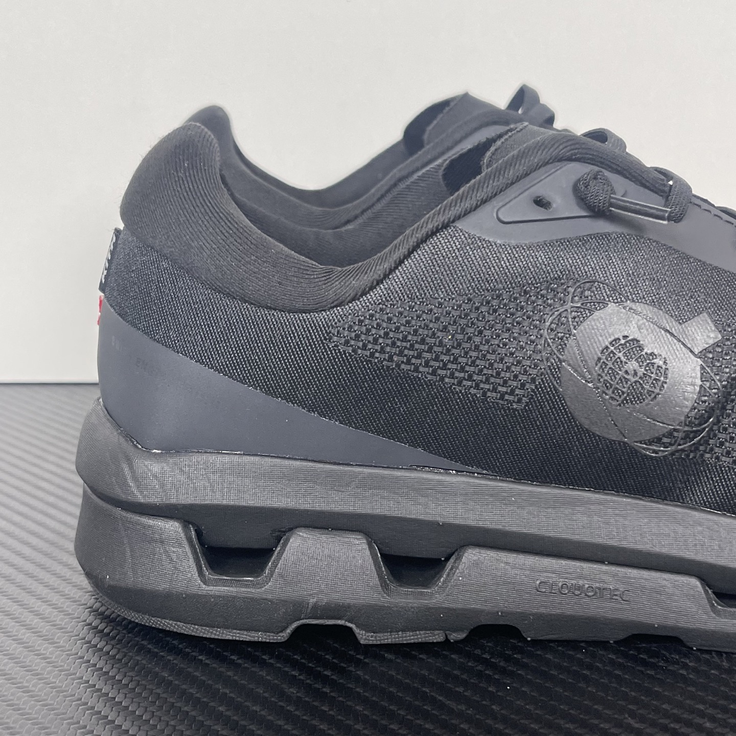  KITH 0n昂跑 Cloudzone 低筒 时尚舒适防滑耐磨  波鞋 跑步鞋 女款 男款 黑色B0 3MF11130485