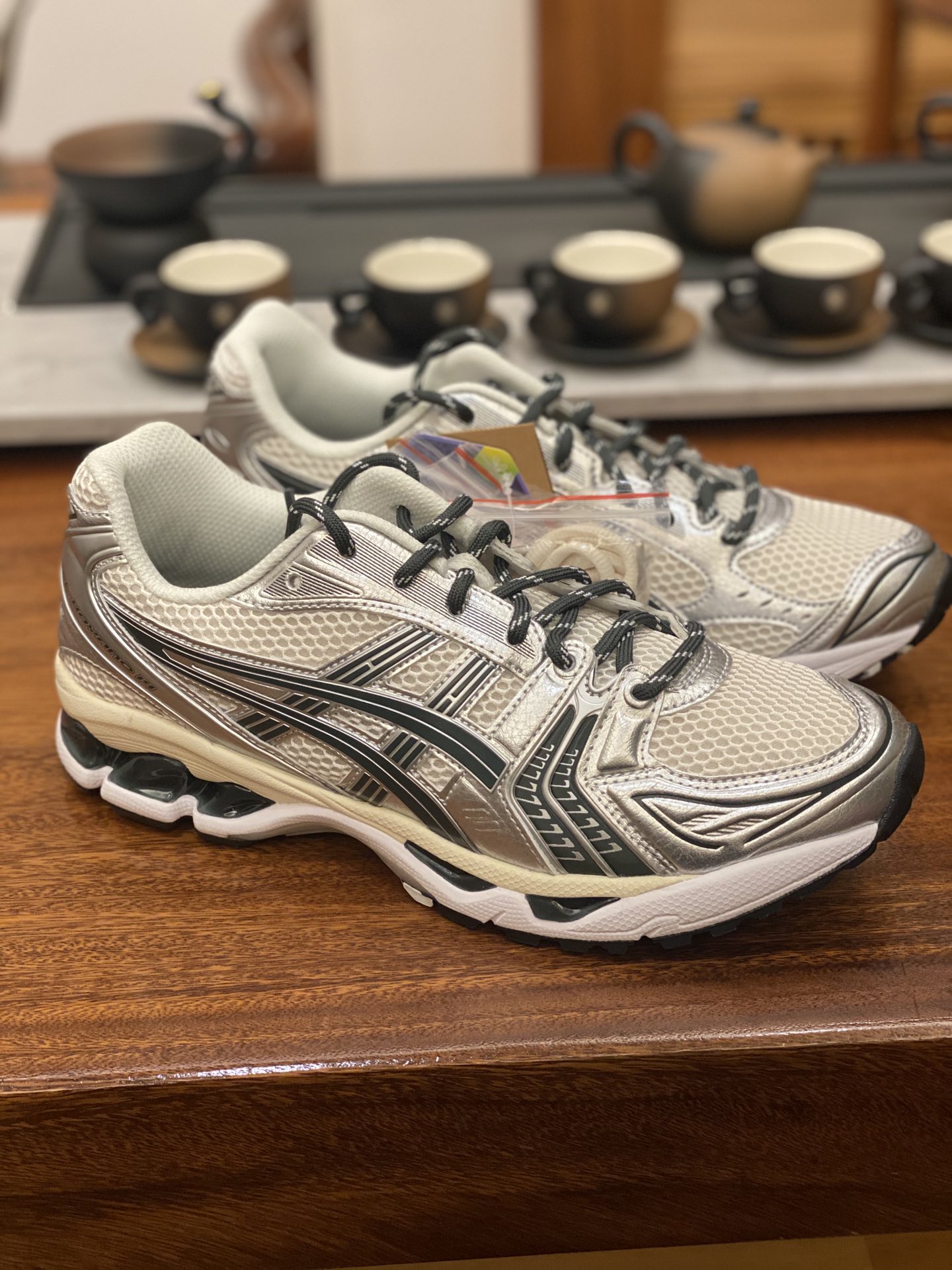 新版KITH ASICS GEL-KAYANO K14 亚瑟士  低筒 减震 户外 运动鞋 跑步鞋  休闲鞋 板鞋 男女同款  银米黑 1203A566-100