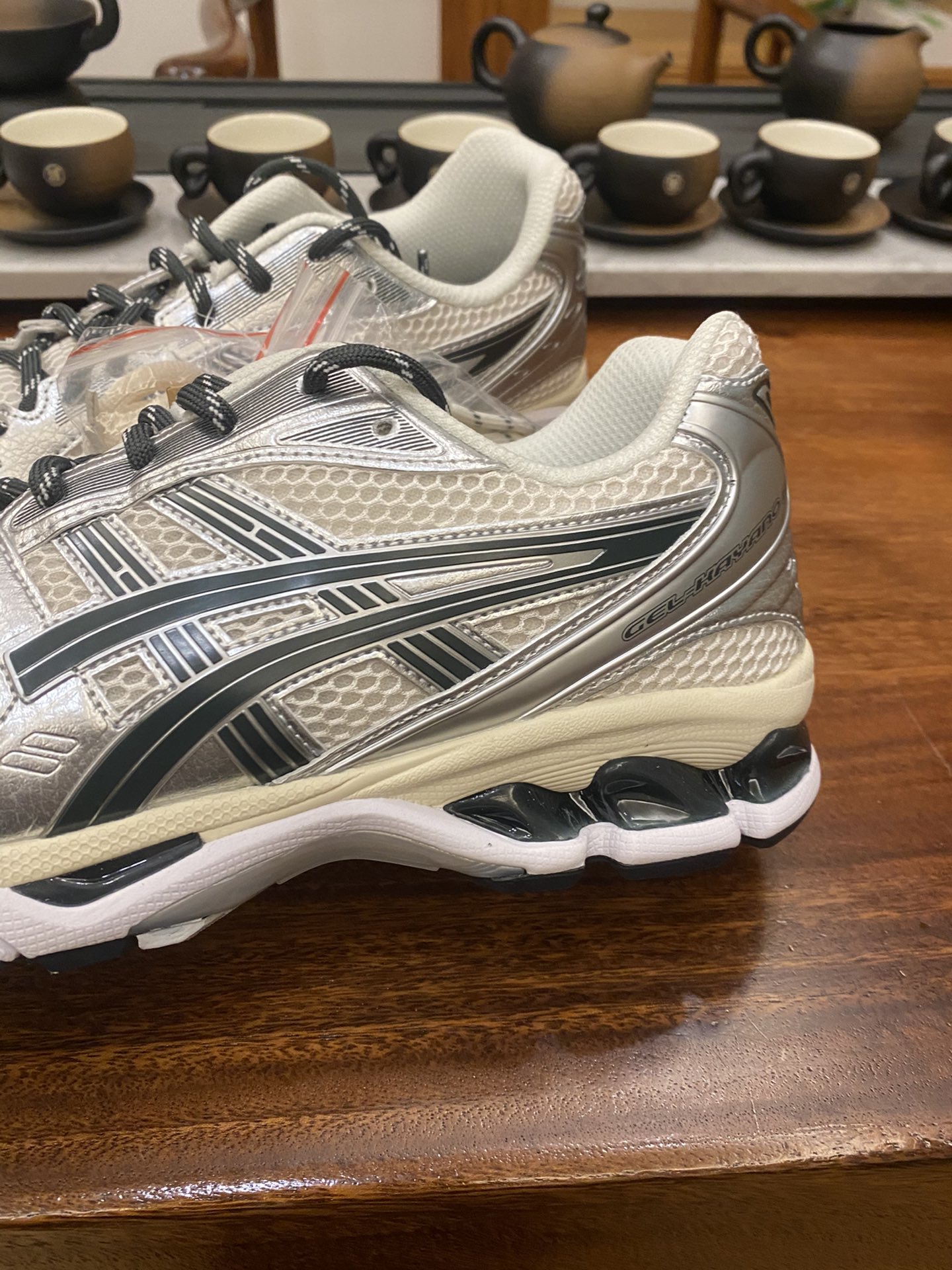 新版KITH ASICS GEL-KAYANO K14 亚瑟士  低筒 减震 户外 运动鞋 跑步鞋  休闲鞋 板鞋 男女同款  银米黑 1203A566-100