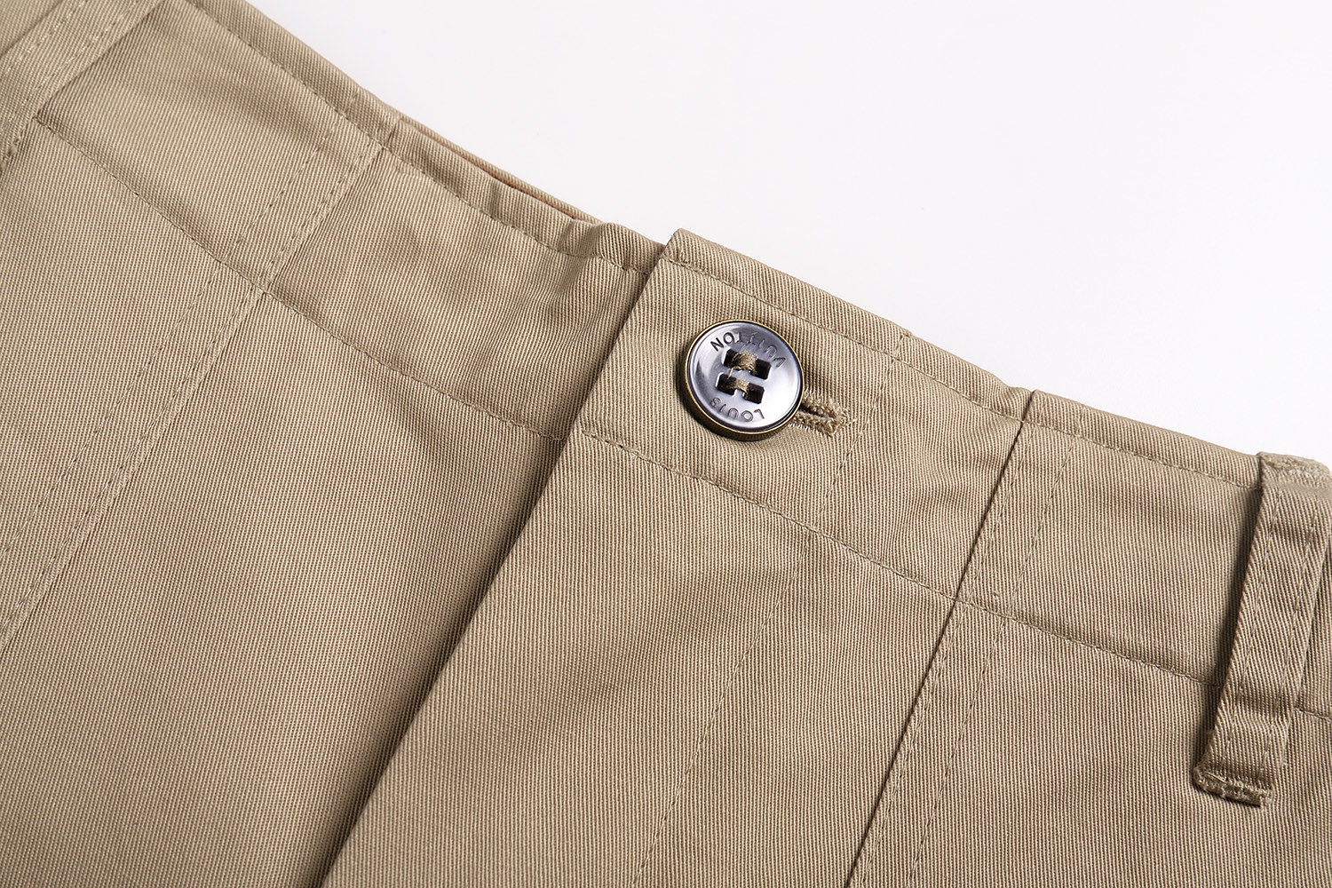 LOUIS VUITTON 路易威登 LV 贴标logo  短裤  休闲裤 裤子 五分裤 卡其A5 1AHDD7