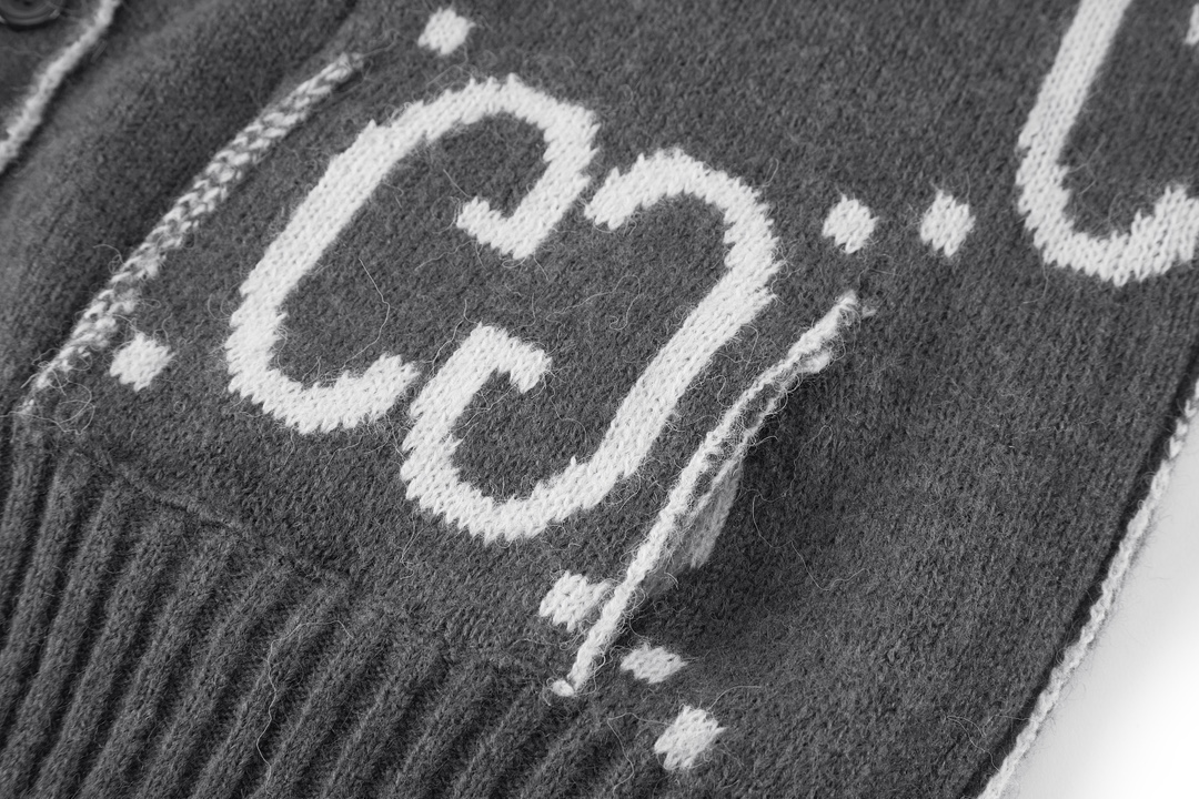 GUCCl 古驰 双面提花马海毛开衫 V领 外套 纯色 斜纹 尖领 长袖 凤搂B5 635160-XKBK2-9260