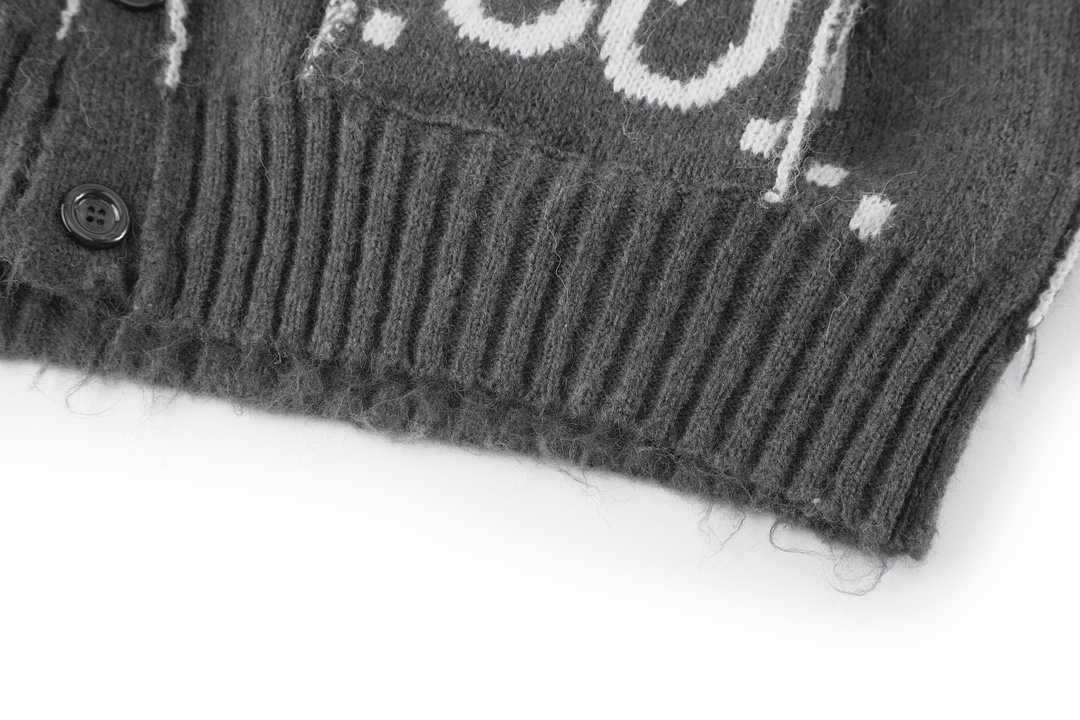 GUCCl 古驰 双面提花马海毛开衫 V领 外套 纯色 斜纹 尖领 长袖 凤搂B5 635160-XKBK2-9260