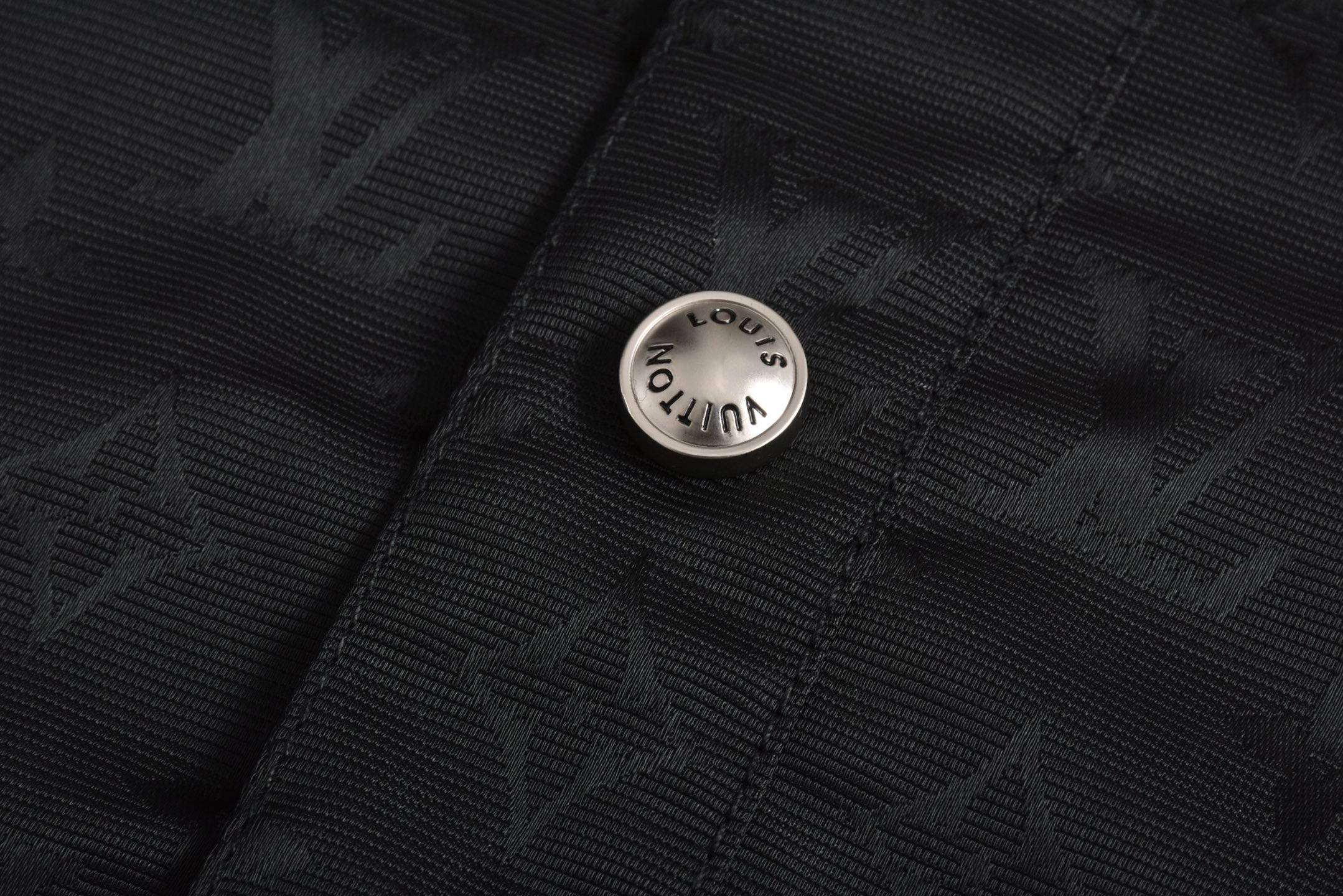 LOUIS VUITTON 路易威登  LV 丝绸彩钻衬衫 莱茵石标识 波纹提花桑蚕丝 外套 夹克 卫衣 长袖 黑色B5 1AGTGN