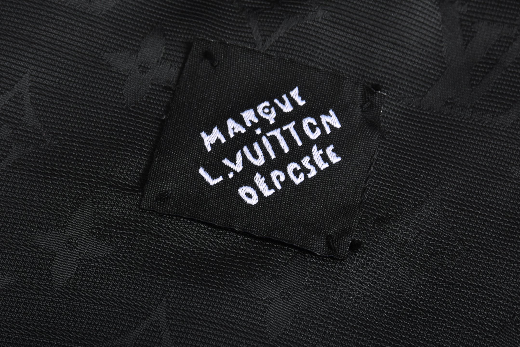 LOUIS VUITTON 路易威登  LV 丝绸彩钻衬衫 莱茵石标识 波纹提花桑蚕丝 外套 夹克 卫衣 长袖 黑色B5 1AGTGN