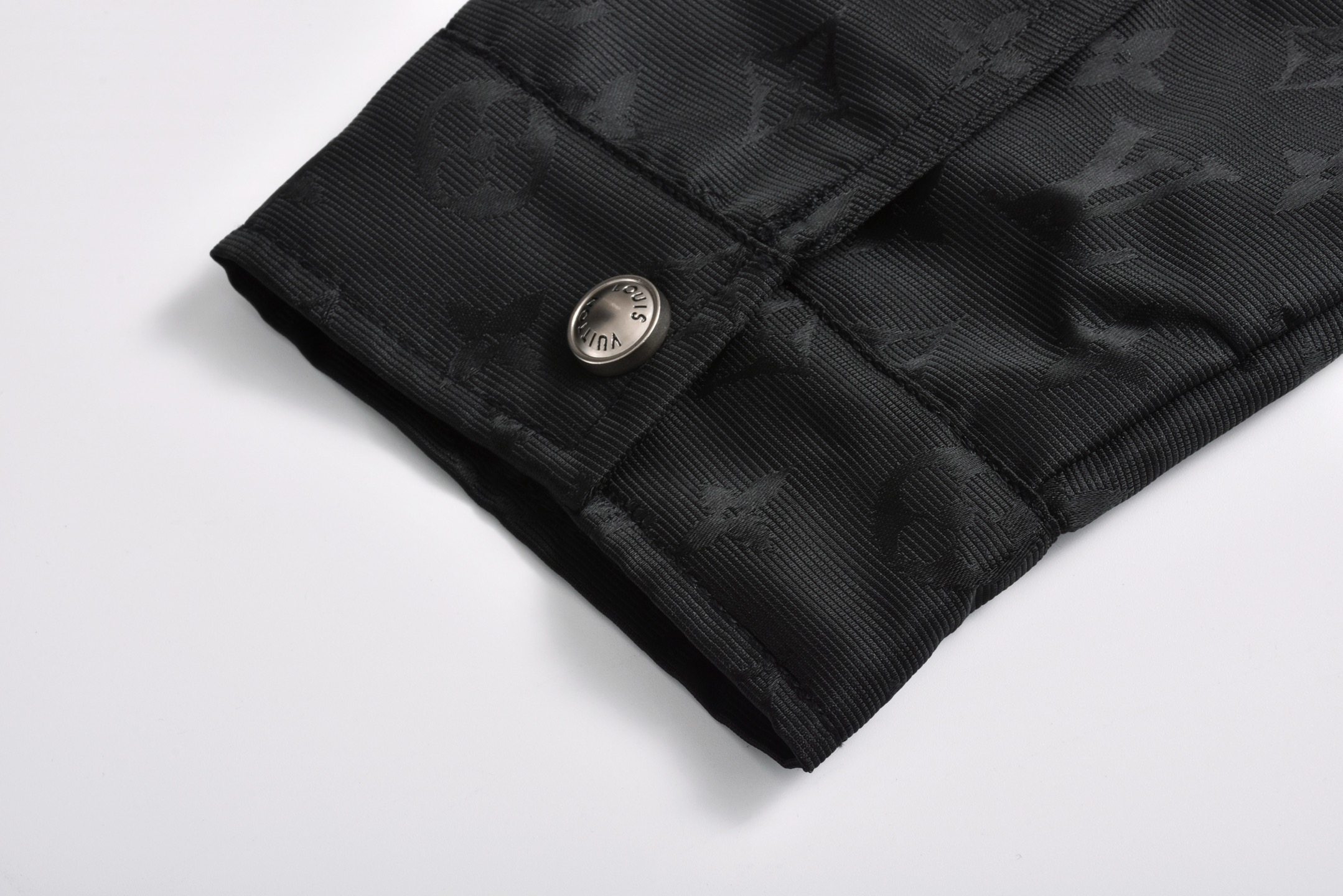 LOUIS VUITTON 路易威登  LV 丝绸彩钻衬衫 莱茵石标识 波纹提花桑蚕丝 外套 夹克 卫衣 长袖 黑色B5 1AGTGN