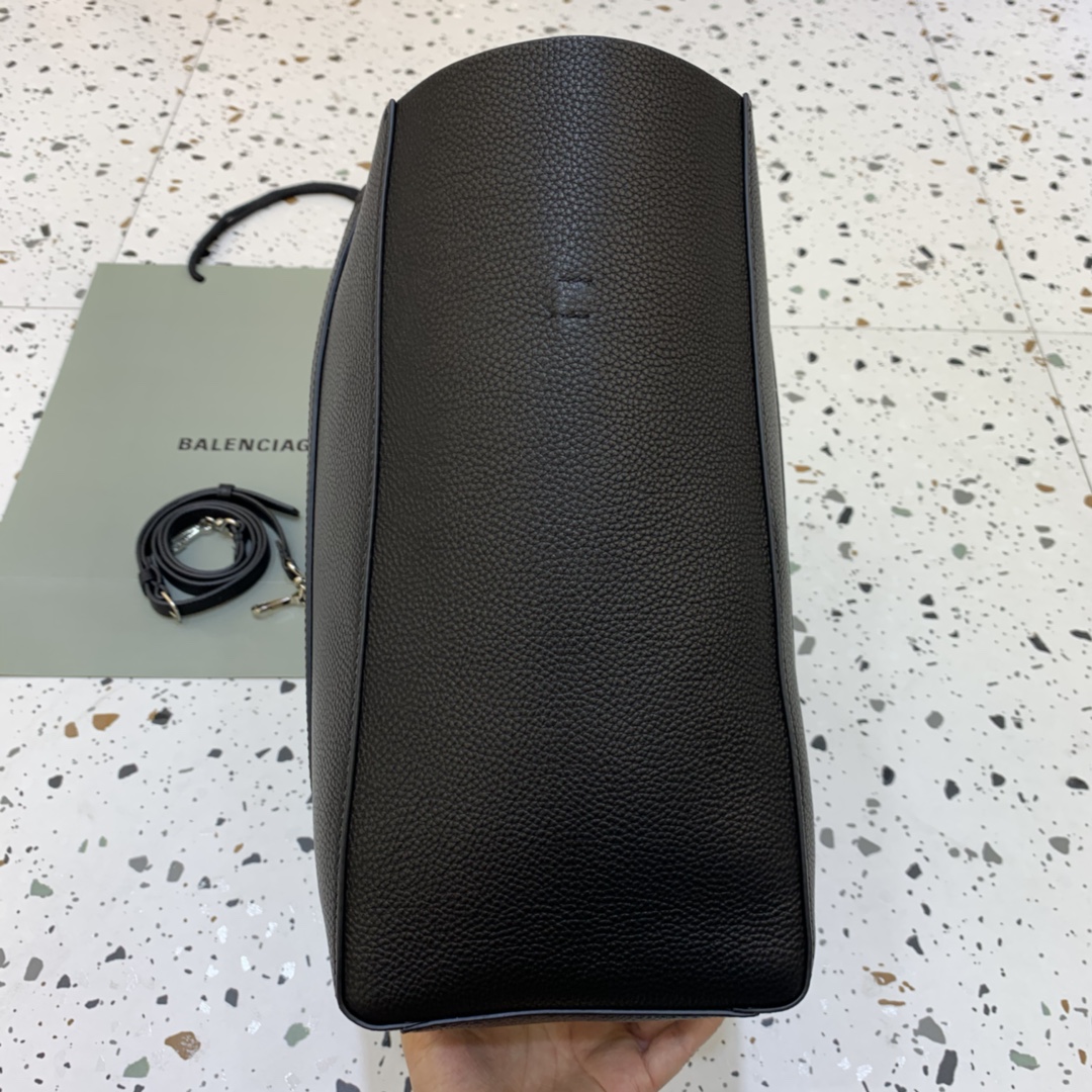Balenciag Tote 巴黎世家 托特 皮革 牛皮 时尚 手机包 单肩包 斜跨 手提包 腰包 男女同款 黑色 551812D6W2N1000/551810-K9HBN-1090/551815D6W2N1000