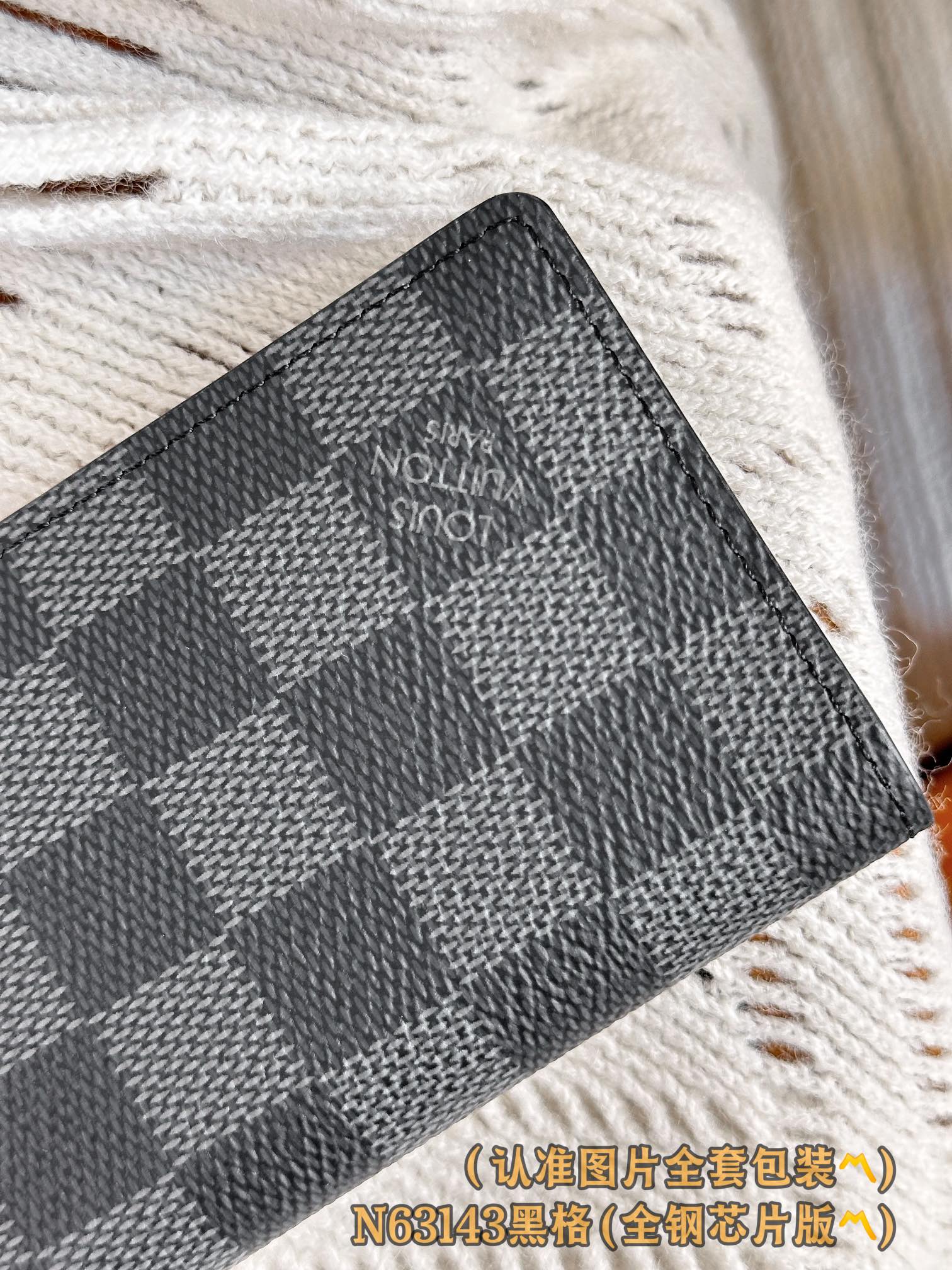 新版 LOUIS VUITTON 路易威登 LV 涂层帆布拼皮 老花 卡包 开合 短夹 黑色格子 B0-N63143