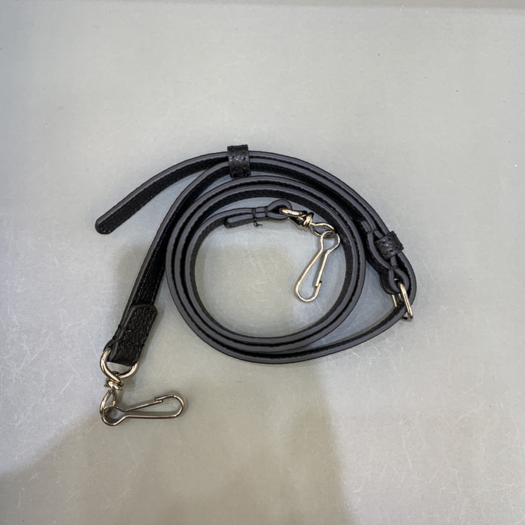 Balenciag Tote 巴黎世家 托特 皮革 牛皮 时尚 手机包 单肩包 斜跨 手提包 腰包 男女同款 黑色 551812D6W2N1000/551810-K9HBN-1090/551815D6W2N1000