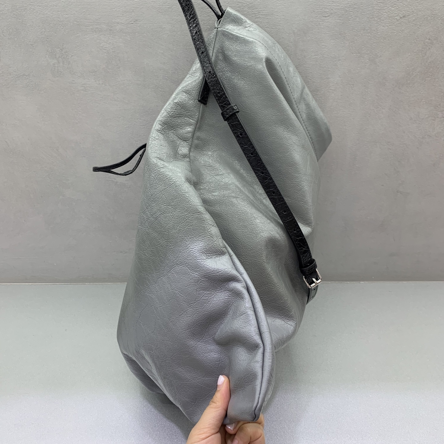Balenciag Tote 巴黎世家 托特 皮革 牛皮 时尚 手机包 单肩包 斜跨 手提包 腰包 男女同款 灰色 8116082ABH61160 黑色8116082ABH61090