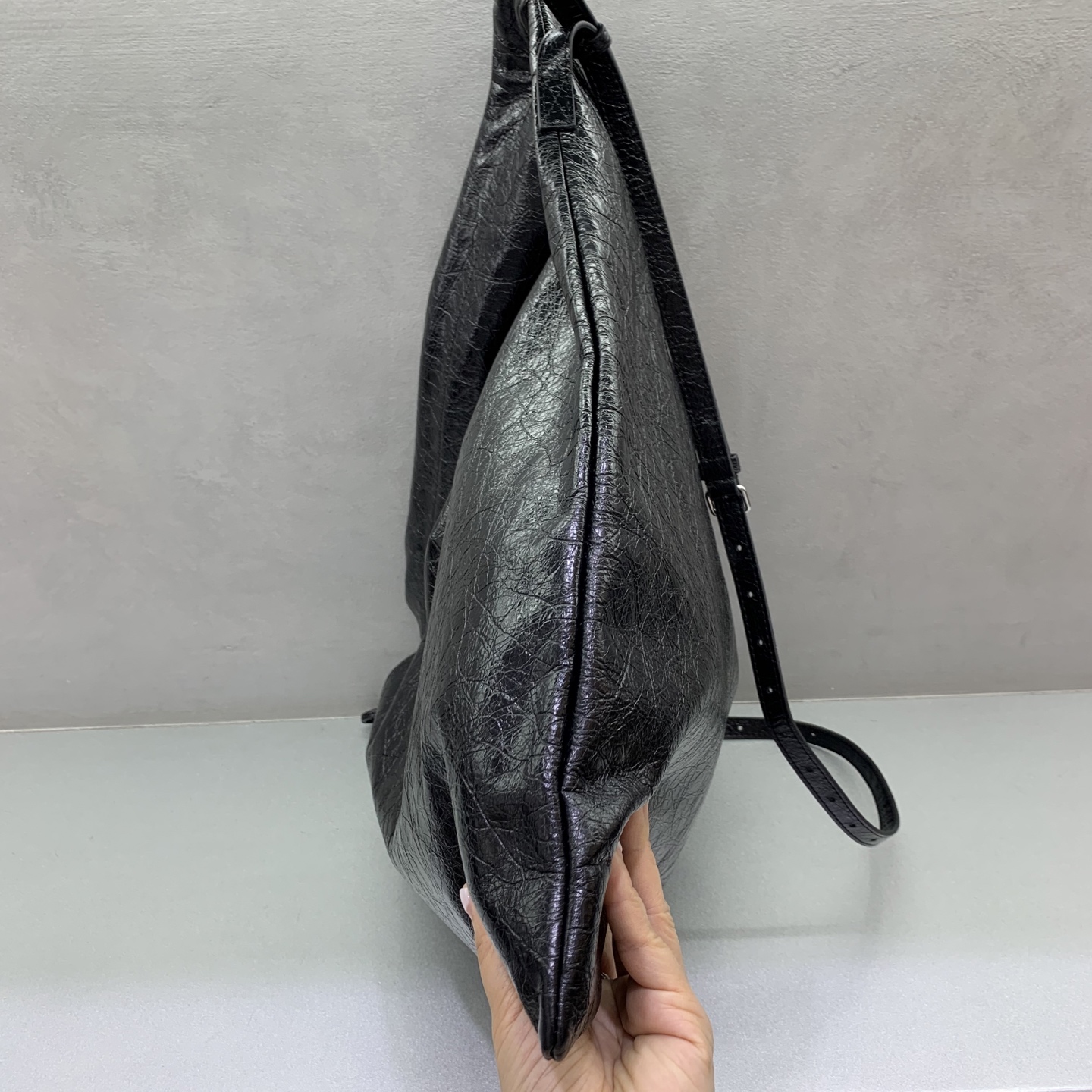 Balenciag Tote 巴黎世家 托特 皮革 牛皮 时尚 手机包 单肩包 斜跨 手提包 腰包 男女同款 灰色 8116082ABH61160 黑色8116082ABH61090