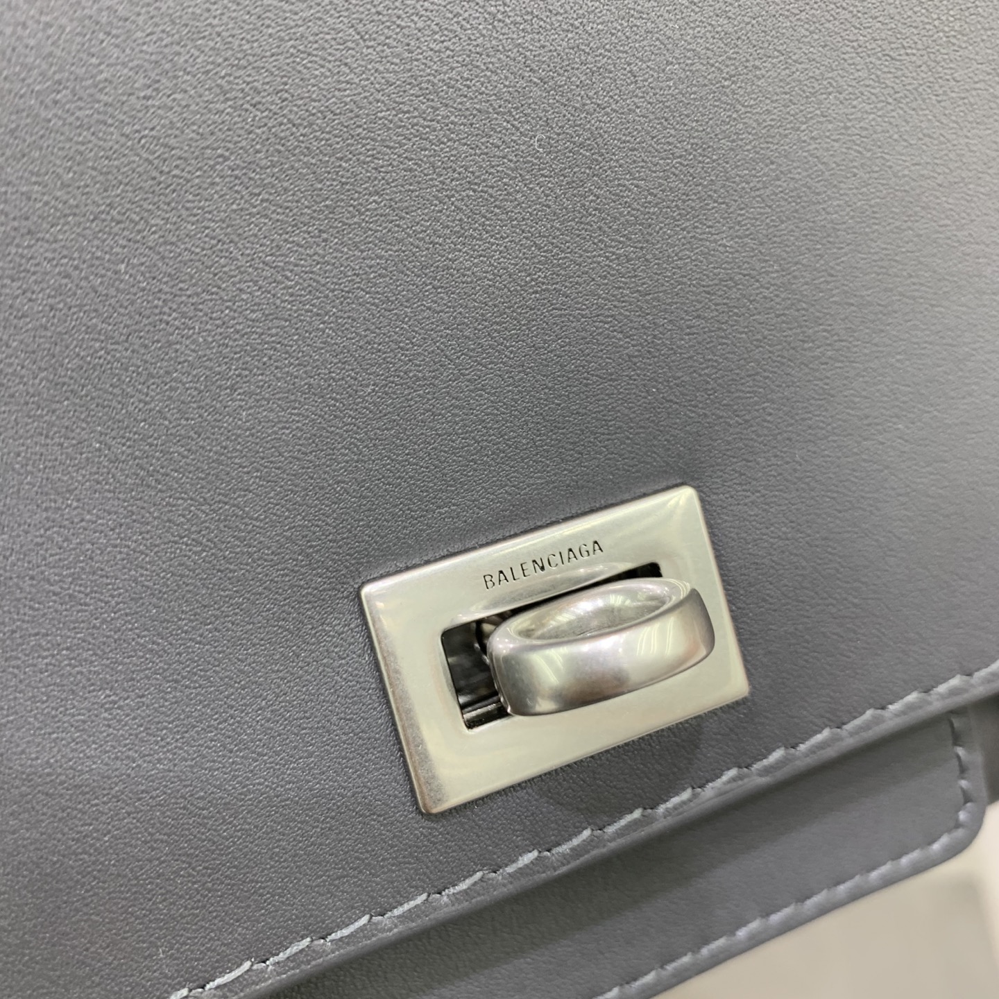 Balenciag  Bel Air 巴黎世家 皮革 牛皮 时尚 手机包 单肩包 斜跨 手提包 腰包 男女同款  六色 