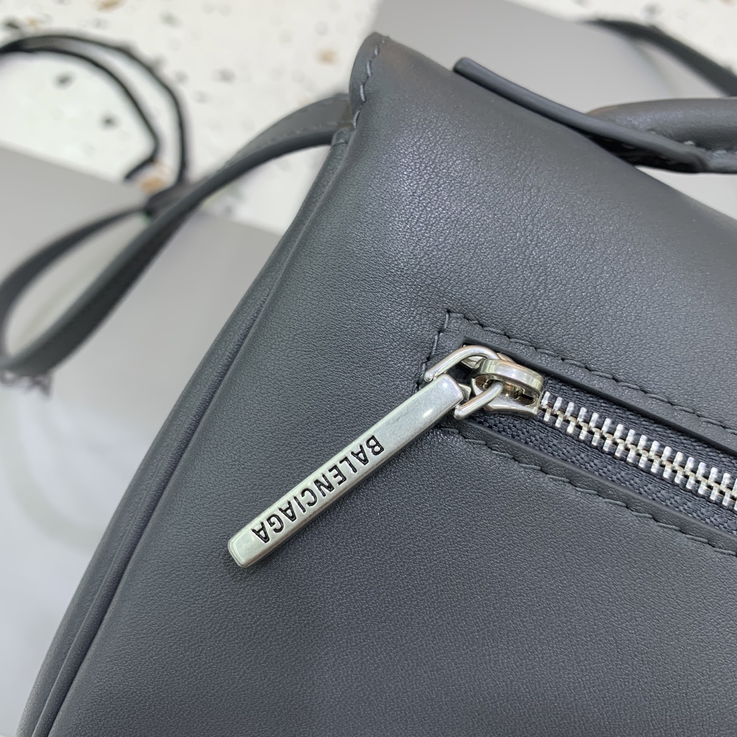 Balenciag  Bel Air 巴黎世家 皮革 牛皮 时尚 手机包 单肩包 斜跨 手提包 腰包 男女同款  六色 