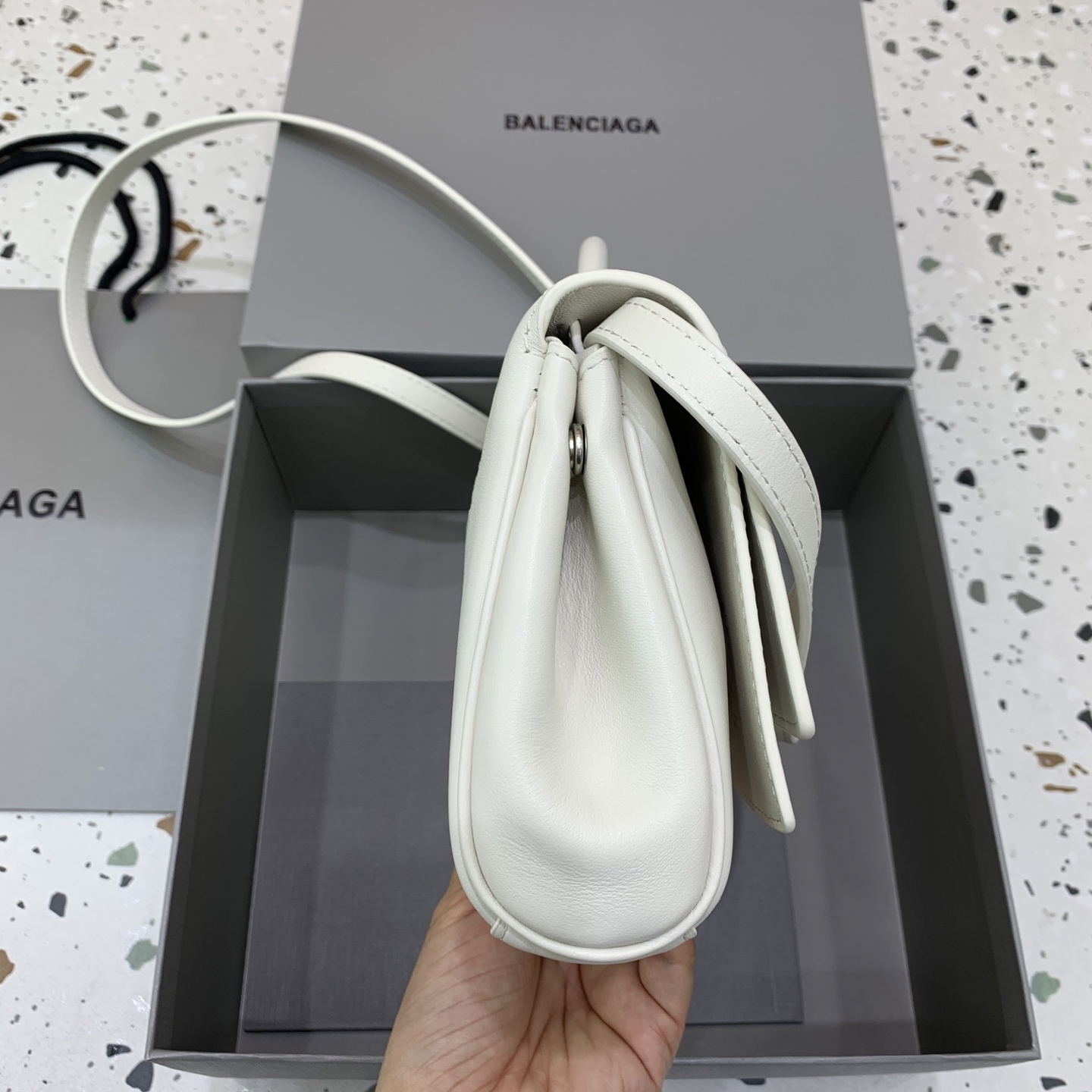 Balenciag  Bel Air 巴黎世家 皮革 牛皮 时尚 手机包 单肩包 斜跨 手提包 腰包 男女同款  六色 