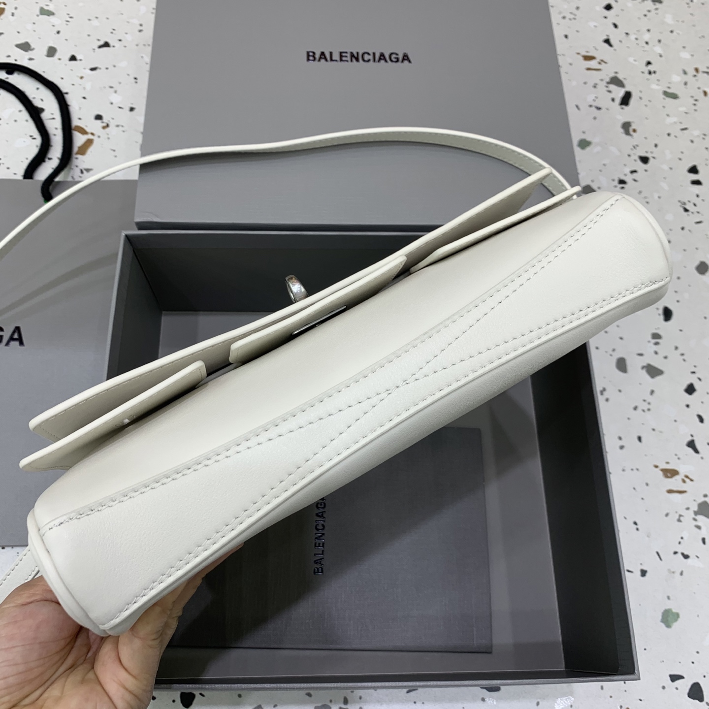 Balenciag  Bel Air 巴黎世家 皮革 牛皮 时尚 手机包 单肩包 斜跨 手提包 腰包 男女同款  六色 