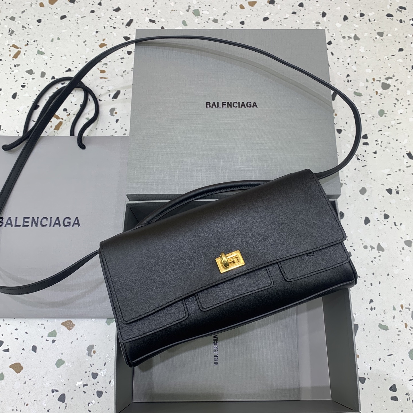 Balenciag  Bel Air 巴黎世家 皮革 牛皮 时尚 手机包 单肩包 斜跨 手提包 腰包 男女同款  六色 