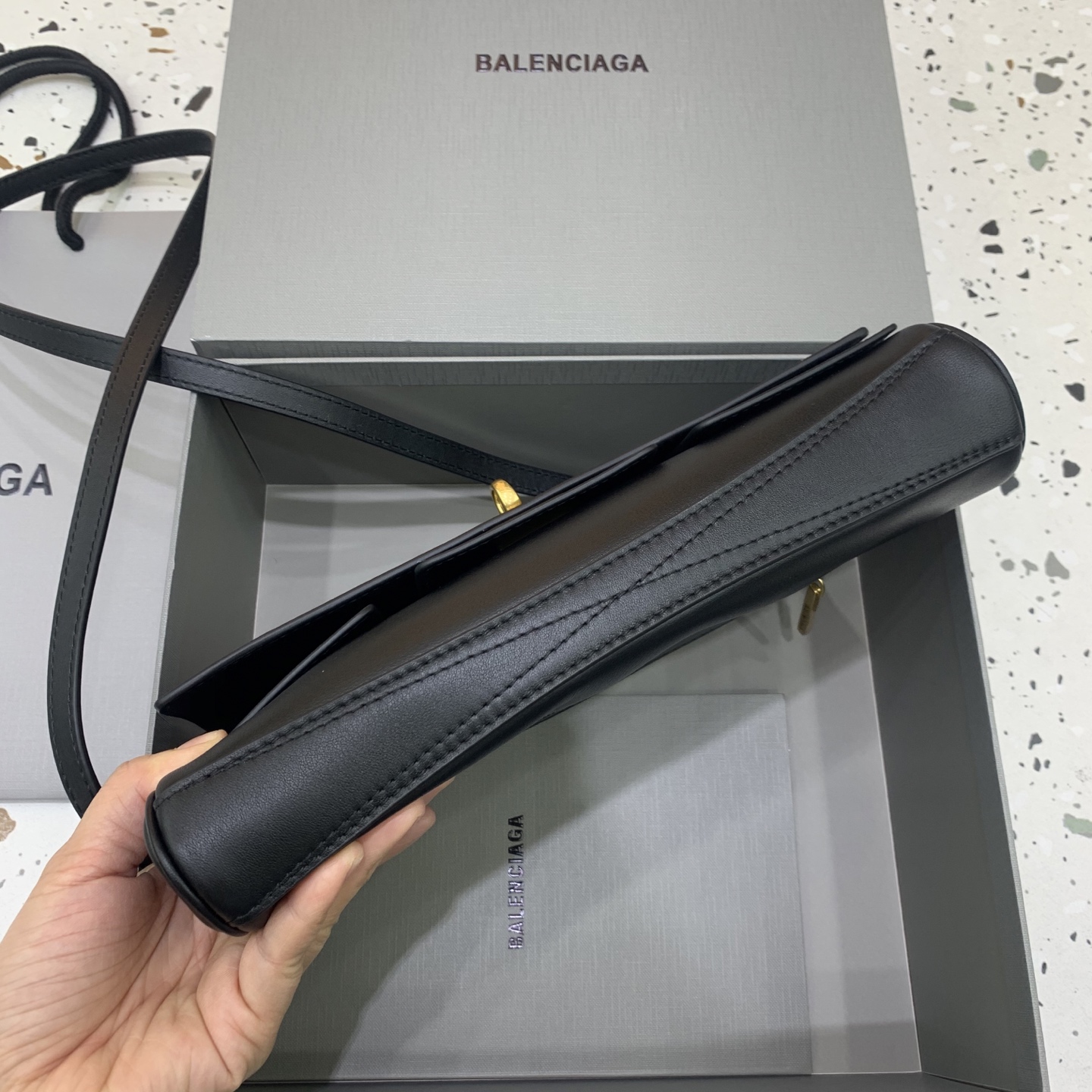 Balenciag  Bel Air 巴黎世家 皮革 牛皮 时尚 手机包 单肩包 斜跨 手提包 腰包 男女同款  六色 