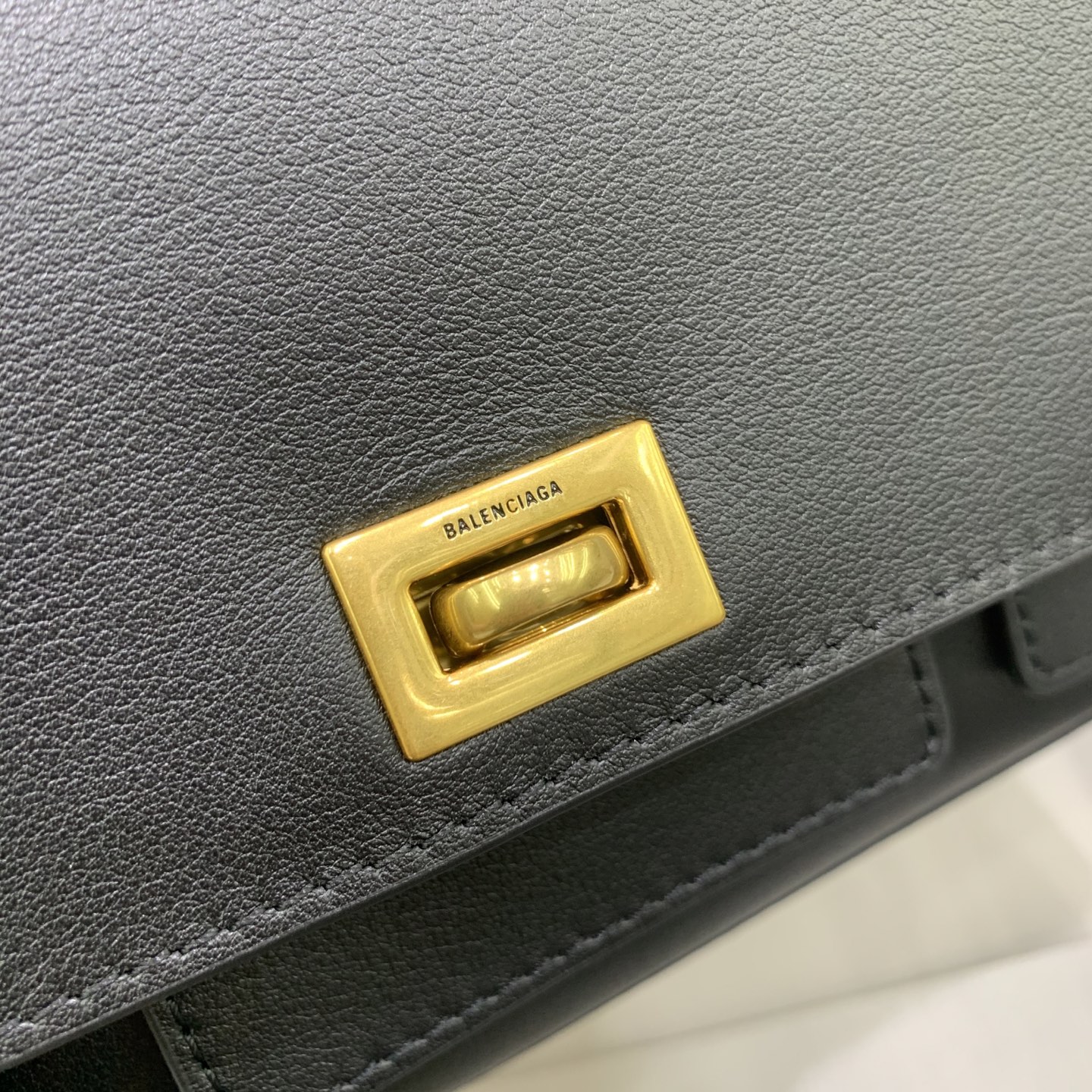 Balenciag  Bel Air 巴黎世家 皮革 牛皮 时尚 手机包 单肩包 斜跨 手提包 腰包 男女同款  六色 