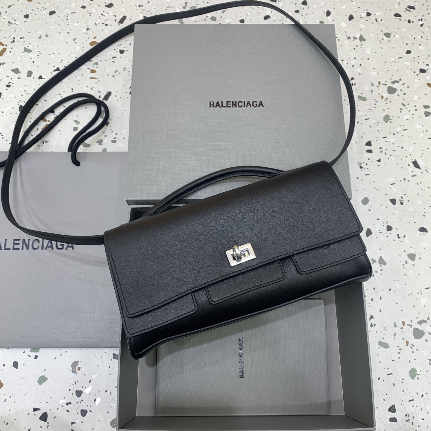 Balenciag  Bel Air 巴黎世家 皮革 牛皮 时尚 手机包 单肩包 斜跨 手提包 腰包 男女同款  六色 
