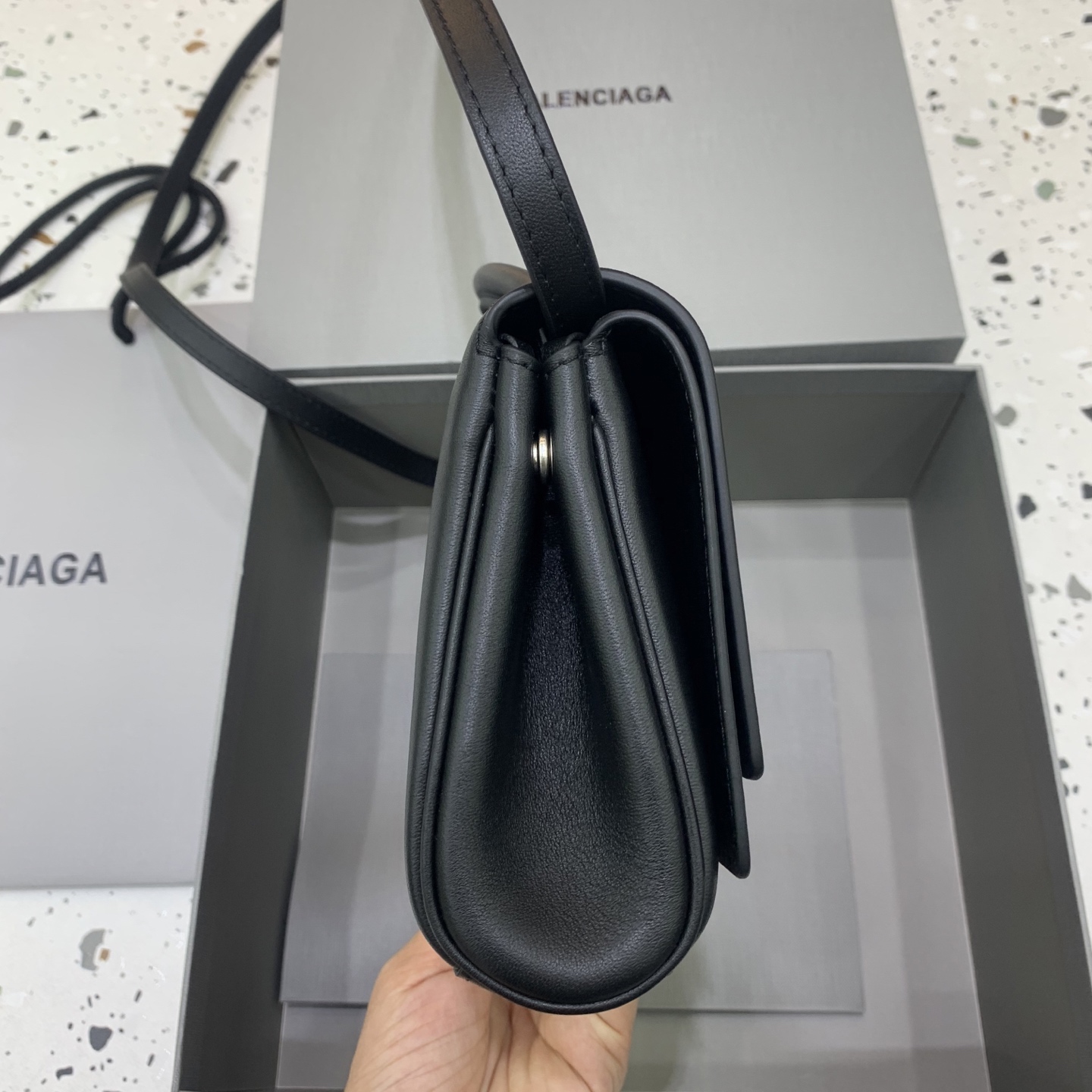 Balenciag  Bel Air 巴黎世家 皮革 牛皮 时尚 手机包 单肩包 斜跨 手提包 腰包 男女同款  六色 