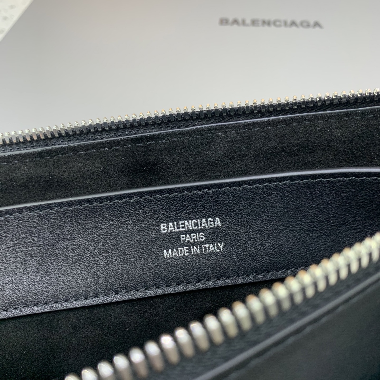 Balenciag  Bel Air 巴黎世家 邮差 皮革 牛皮 时尚 手机包 单肩包 斜跨 手提包 腰包 男女同款  黑色 8340322ABAW1000